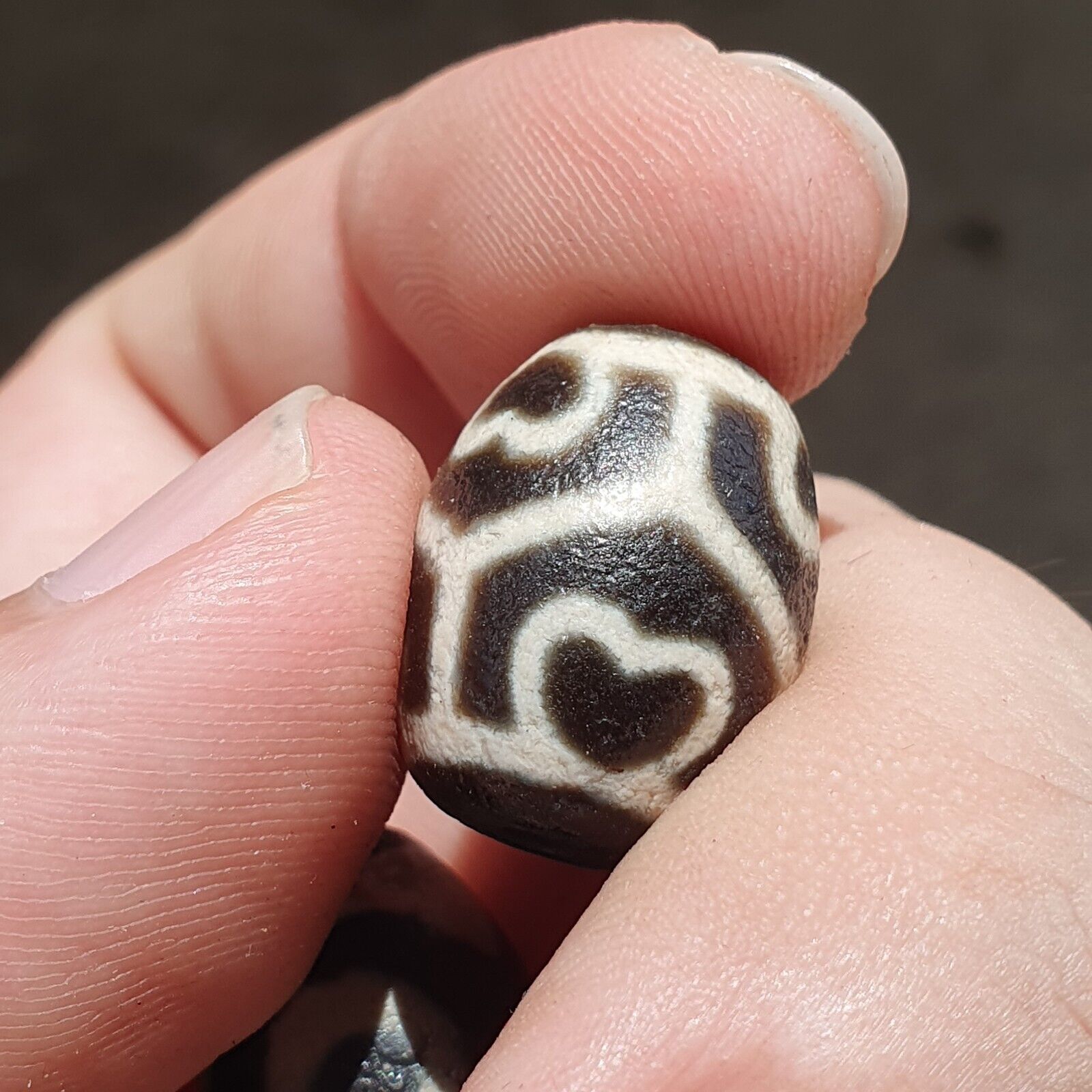 LOT BD 28 HIMALAYAN Indo Tibetan Heart eyes pattern Agate 5 beads