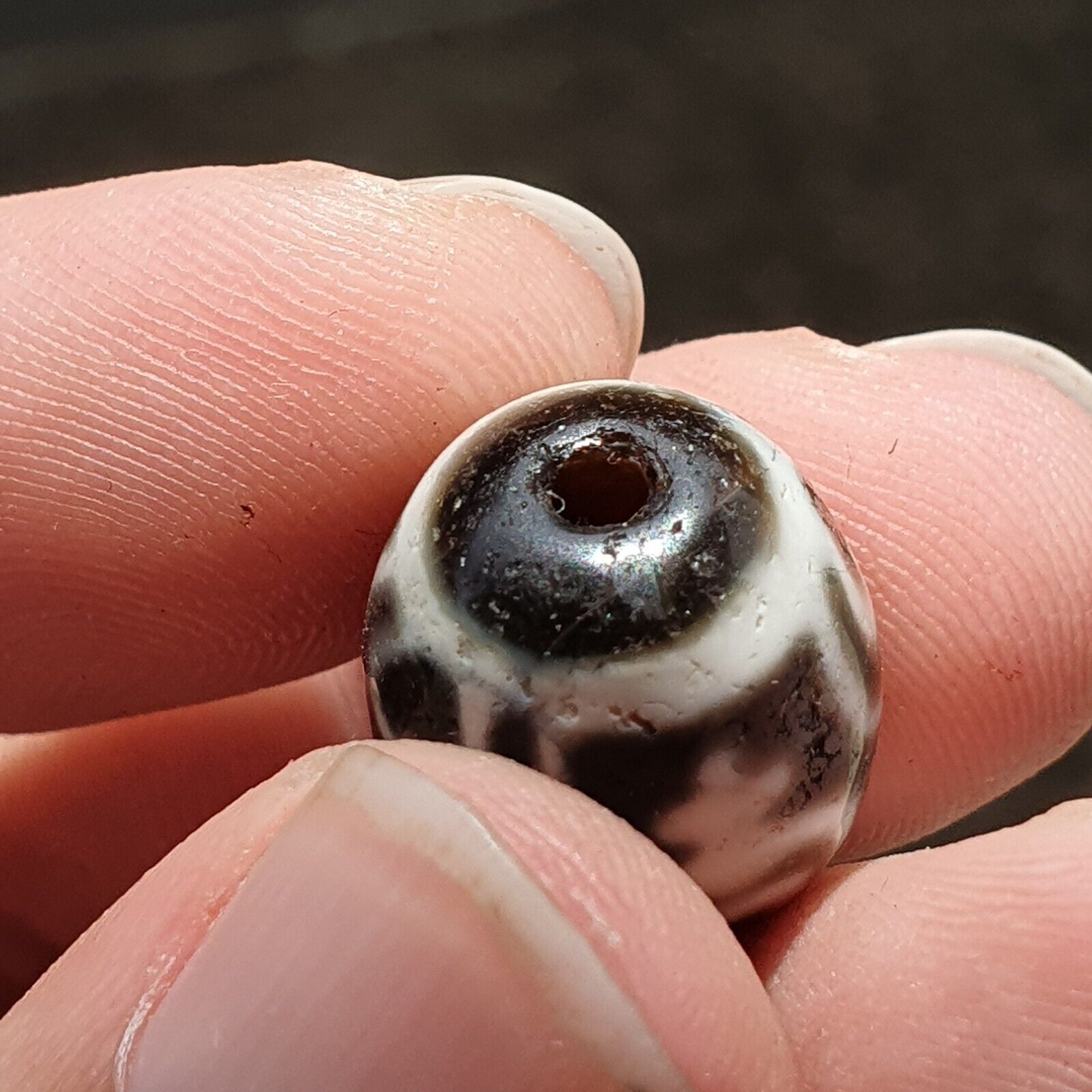 BD 26 HIMALAYAN Indo Tibetan Heart eyes pattern Agate bead