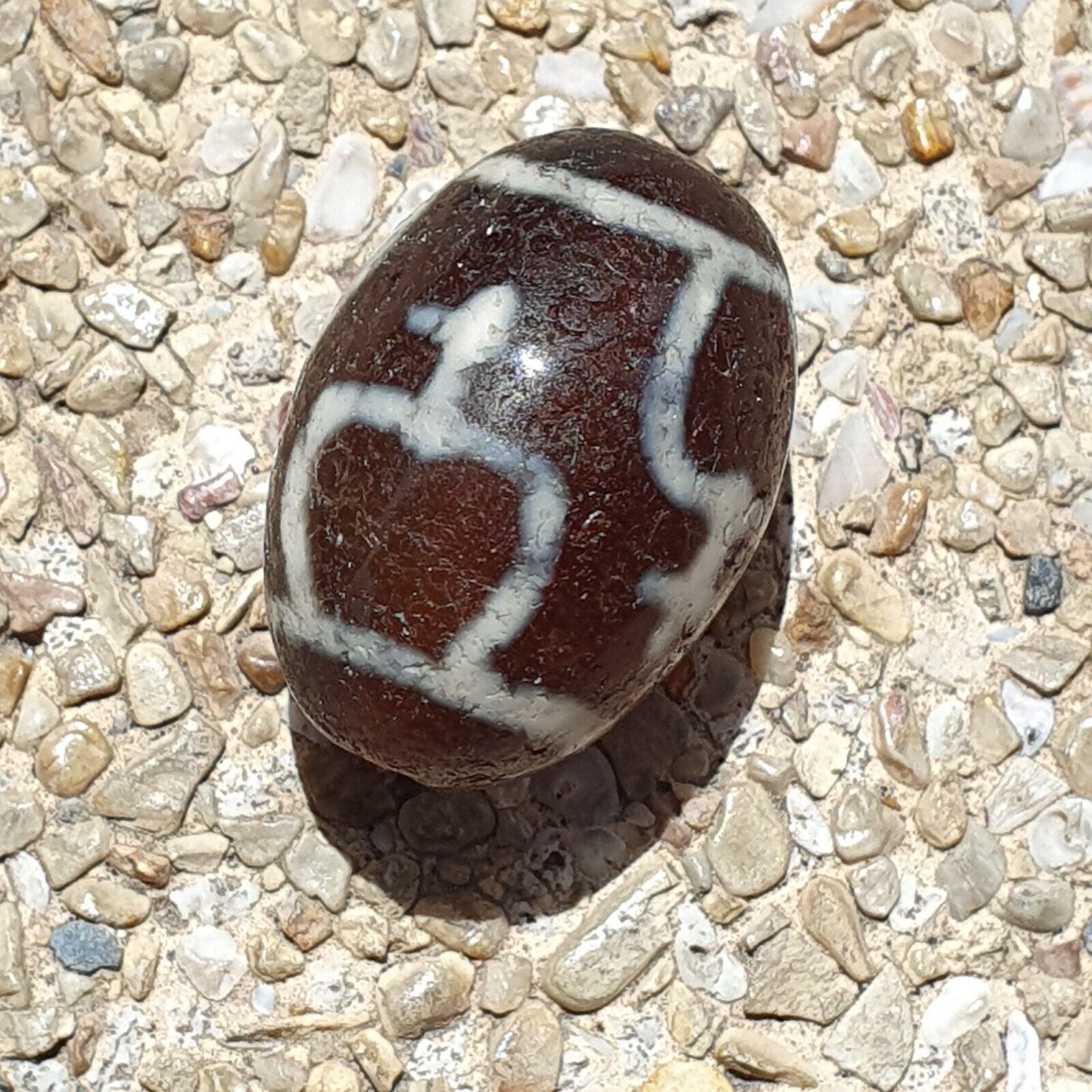 BD 25 HIMALAYAN Indo Tibetan Heart eyes pattern Agate bead