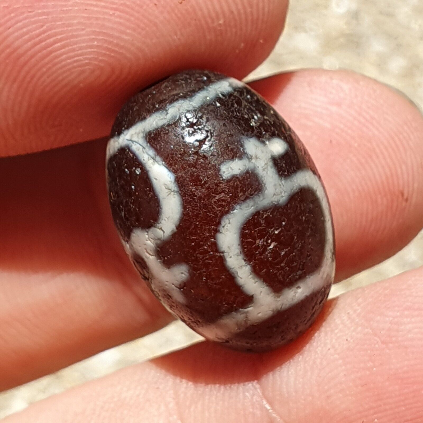 BD 25 HIMALAYAN Indo Tibetan Heart eyes pattern Agate bead