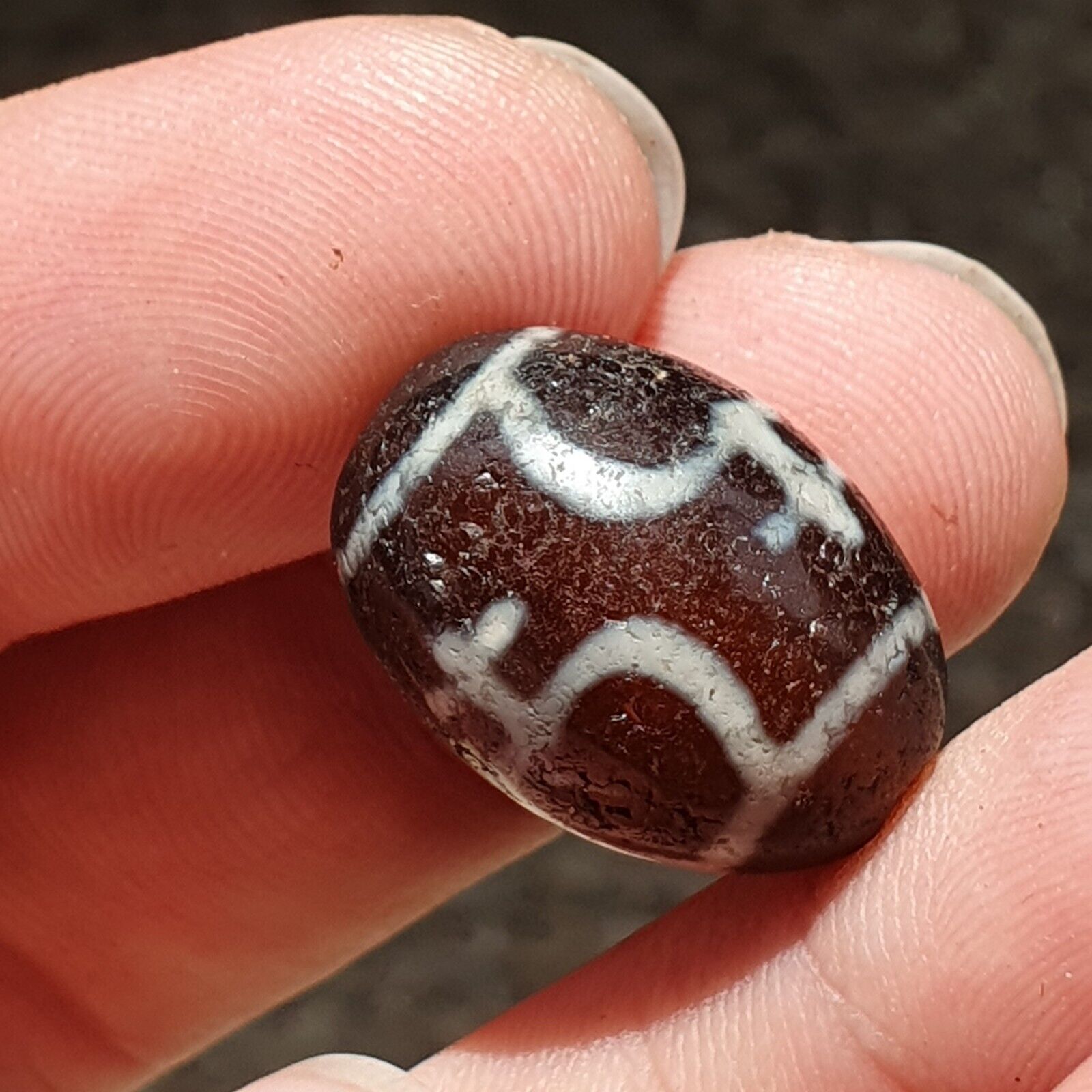 BD 25 HIMALAYAN Indo Tibetan Heart eyes pattern Agate bead