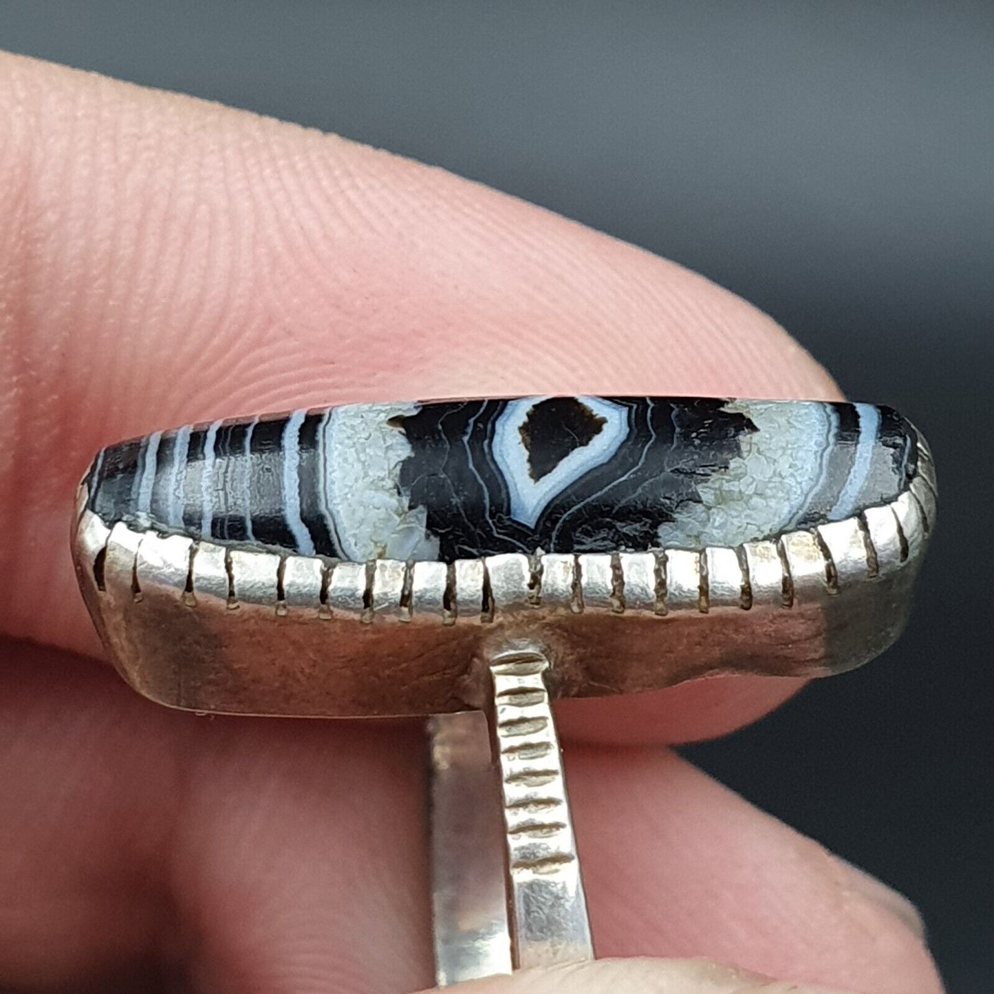 Fantastischer Ring aus uraltem Himalaya-Achat mit seltenen Augenmustern und Suleimani-Sterlingsilber