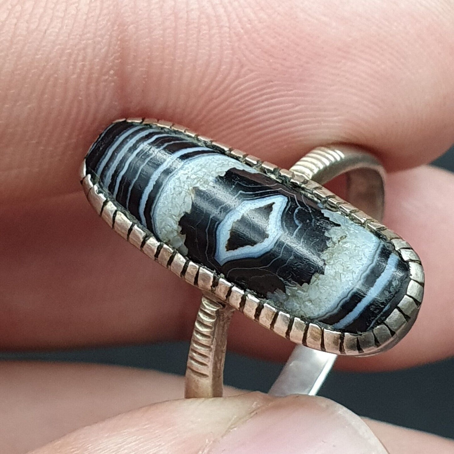 Fantastischer Ring aus uraltem Himalaya-Achat mit seltenen Augenmustern und Suleimani-Sterlingsilber
