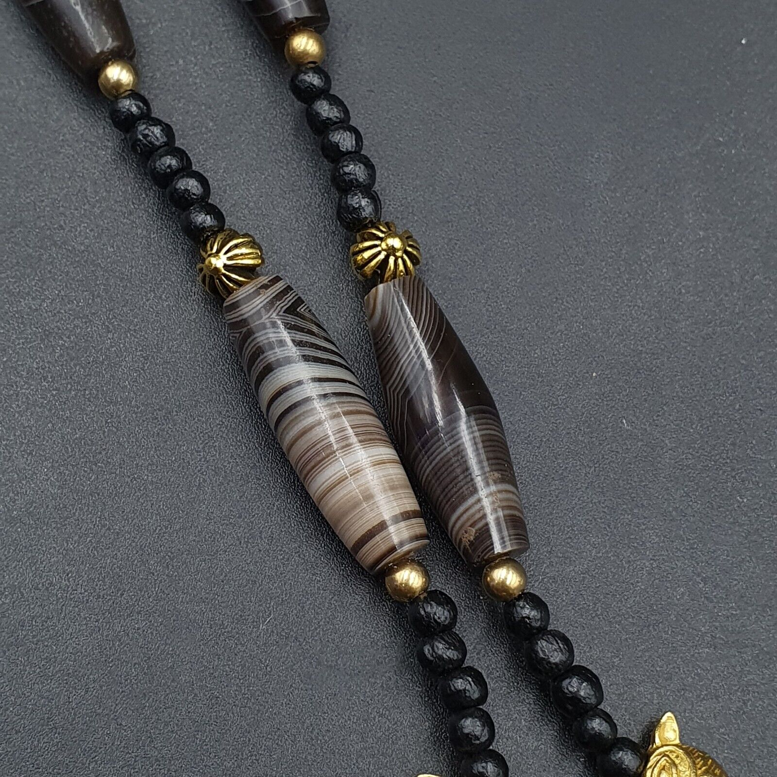 Antique Ancient Himalayan Agate rare Eyes Patterns Suleimani Agate Necklace