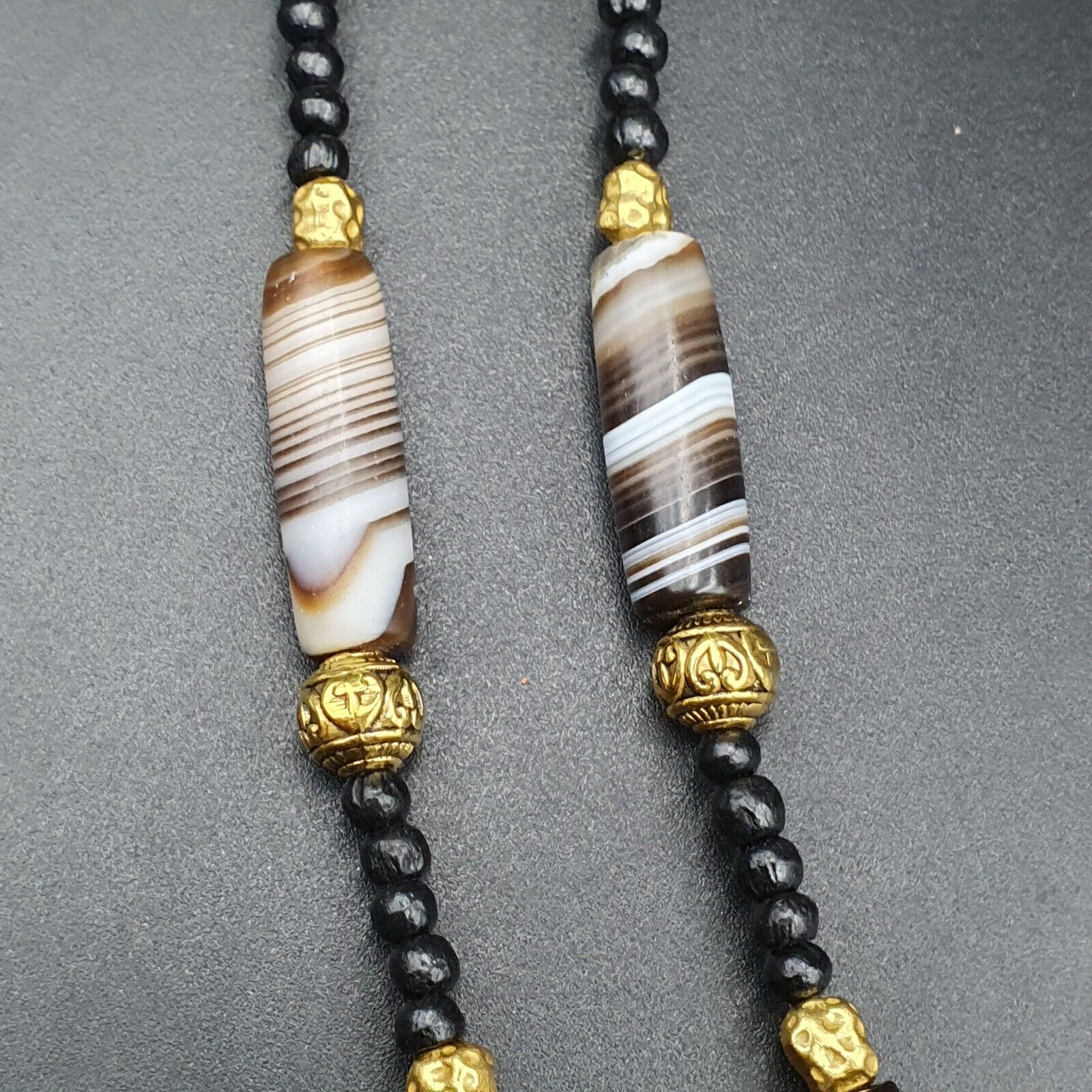 Antique Ancient Himalayan Agate rare Eyes Patterns Suleimani Agate Necklace