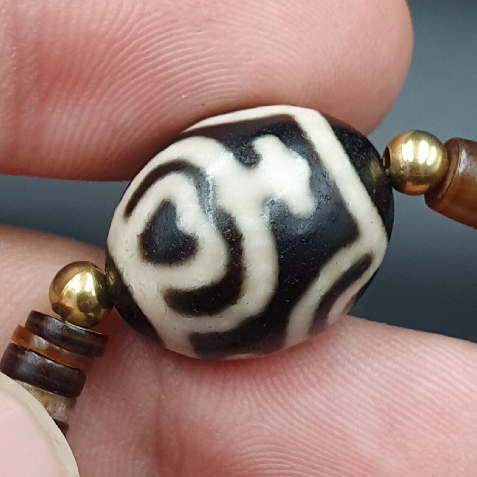 N21 Antique Old Himalayan Indo Tibetan Agate Beads Unique pattern Dzi Necklace