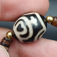 N21 Antique Old Himalayan Indo Tibetan Agate Beads Unique pattern Dzi Necklace