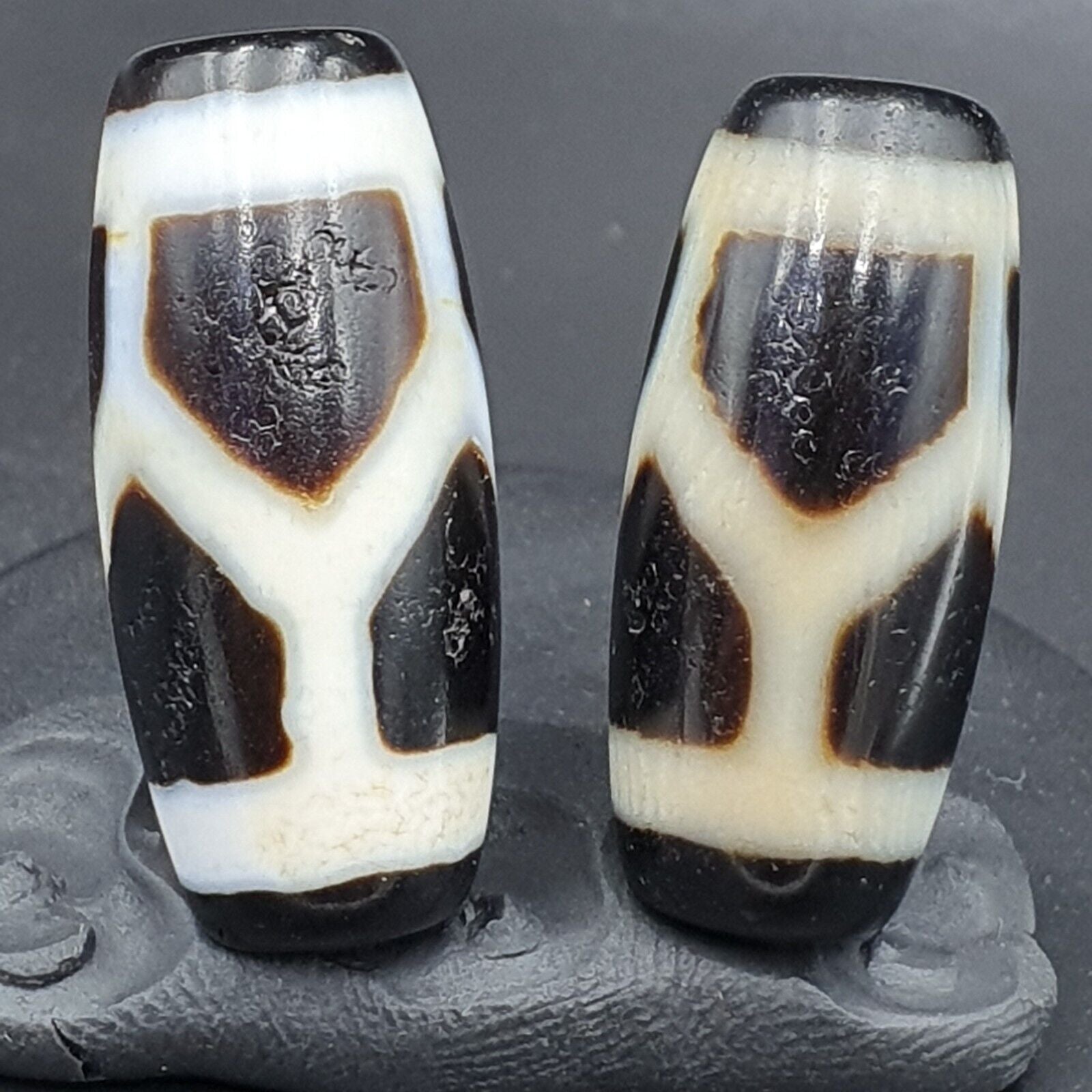 2 Antique Vintage Old Himalayan Indo Tibetan Agate Beads Unique pattern 2 beads