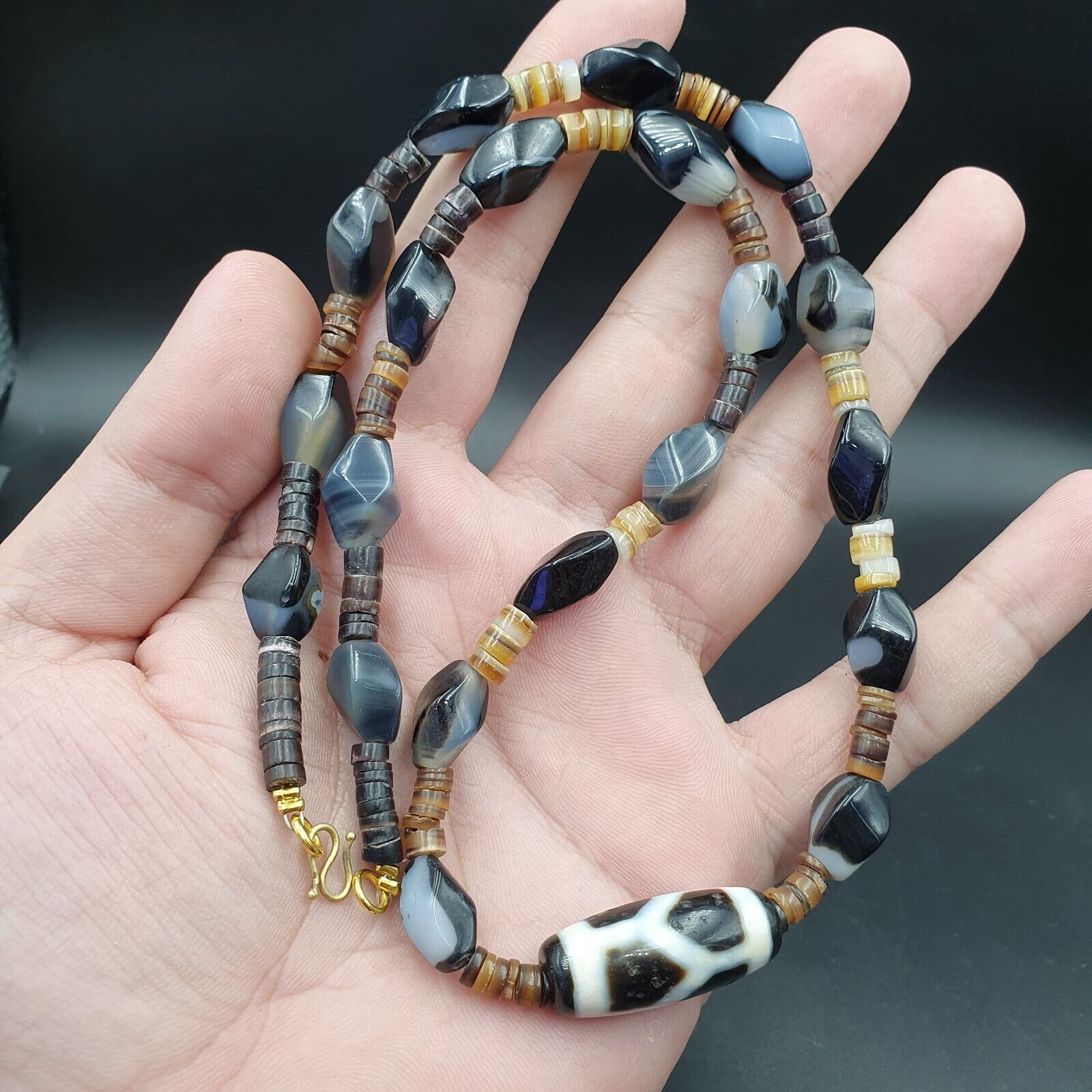 Nc 33 Antique Old Himalayan Indo Tibetan Agate Beads Unique pattern Dzi Necklace