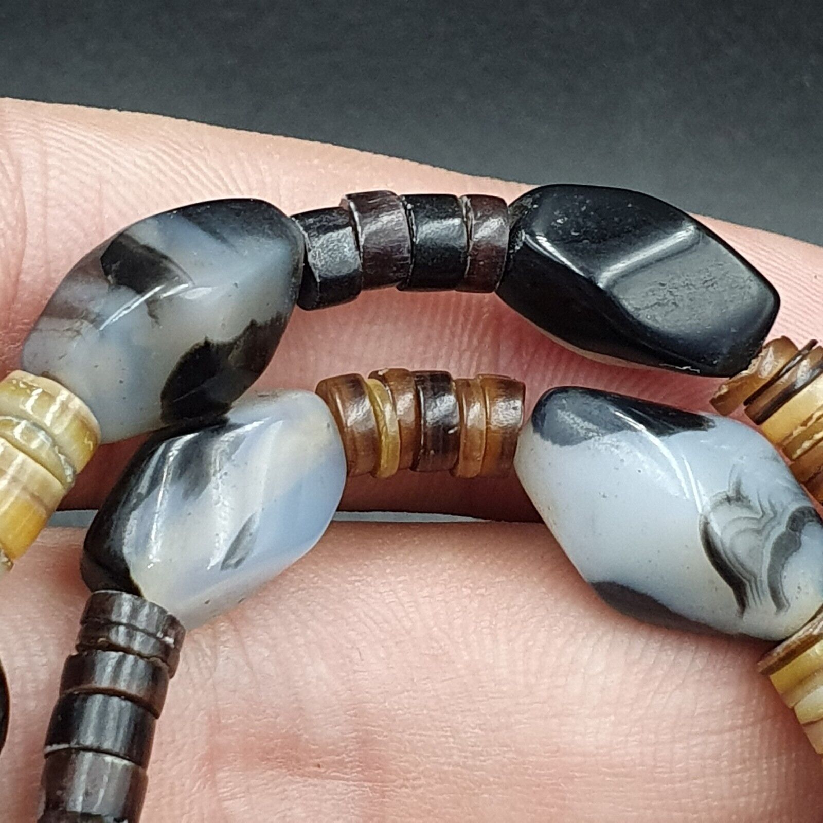 Nc 33 Antique Old Himalayan Indo Tibetan Agate Beads Unique pattern Dzi Necklace