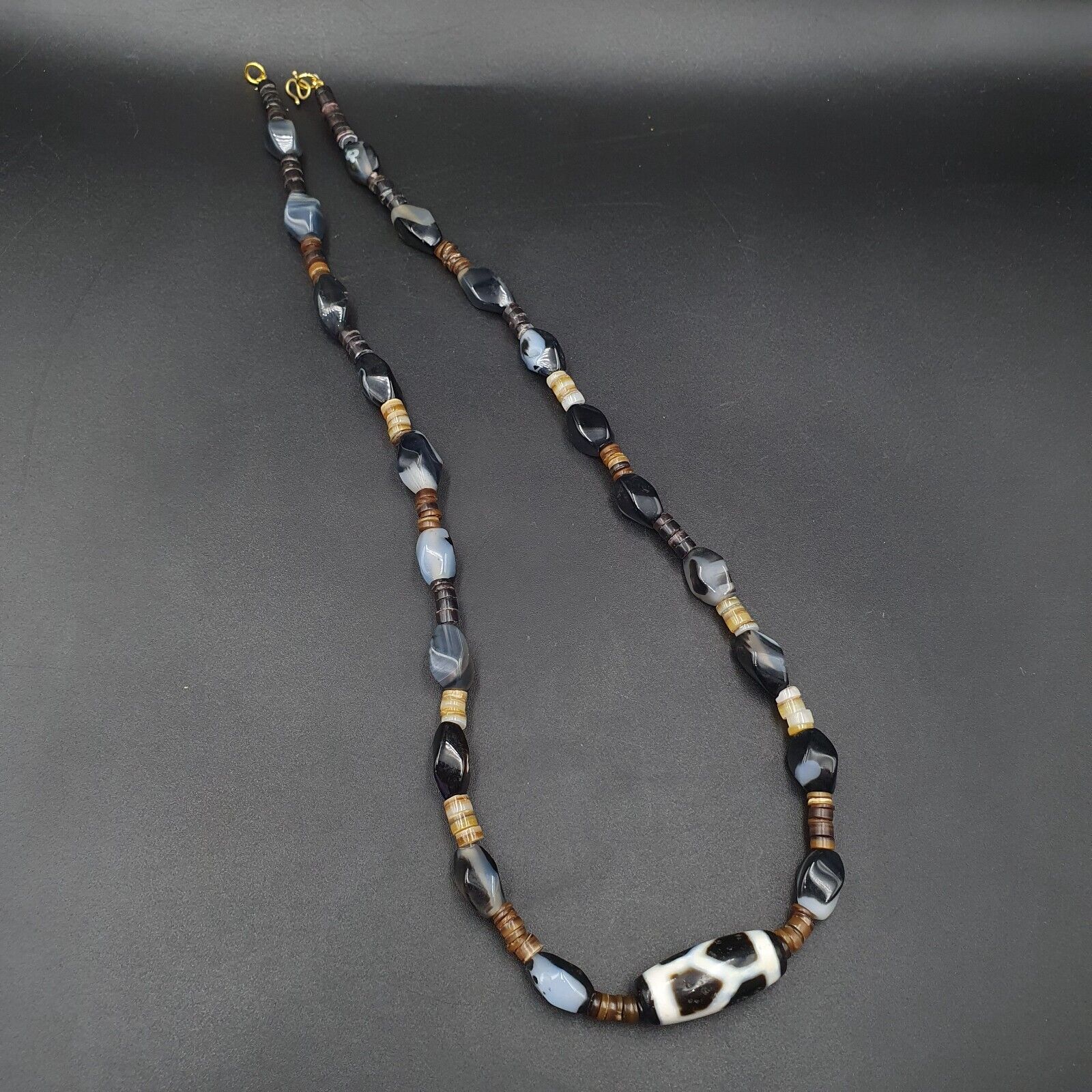 Nc 33 Antique Old Himalayan Indo Tibetan Agate Beads Unique pattern Dzi Necklace