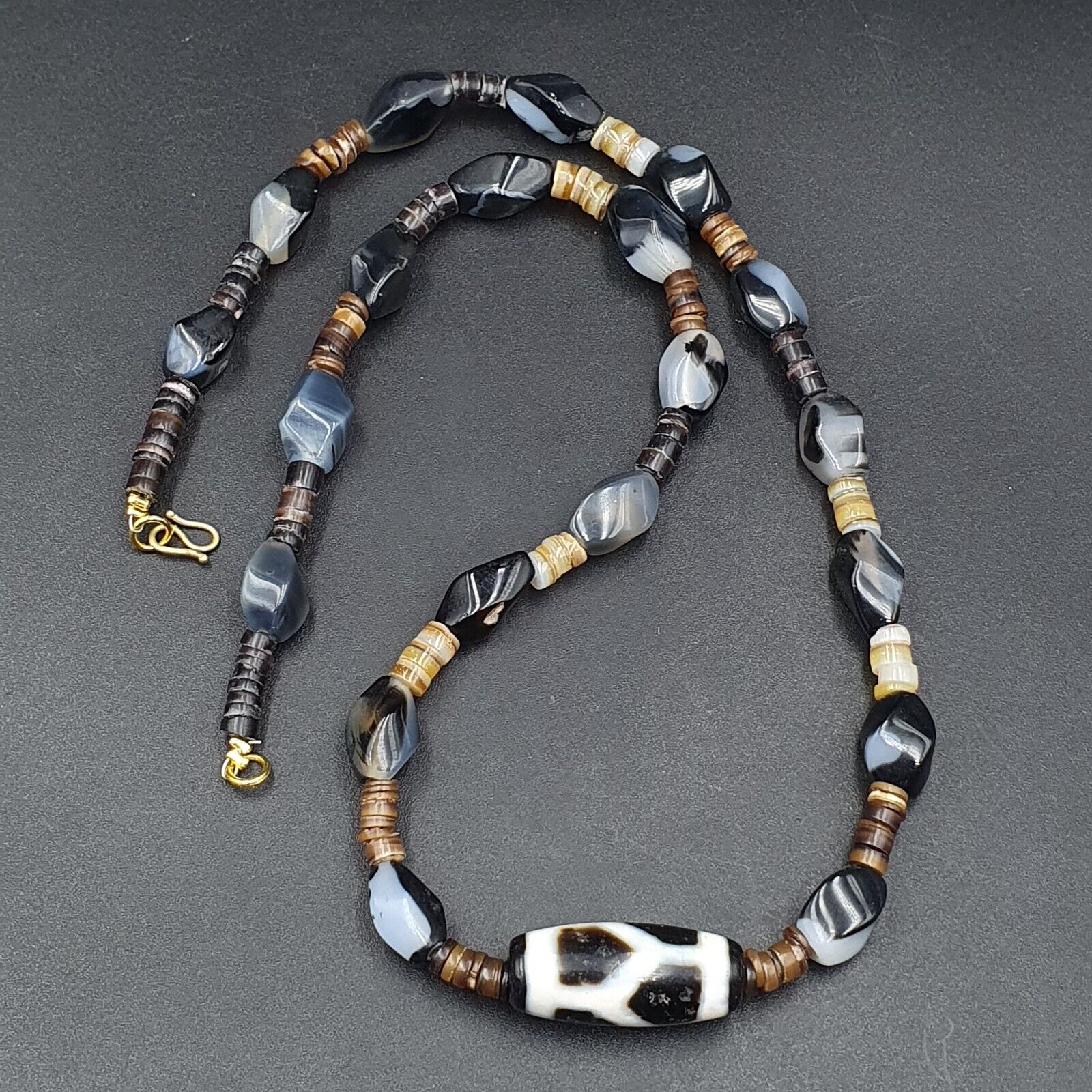 Nc 33 Antique Old Himalayan Indo Tibetan Agate Beads Unique pattern Dzi Necklace