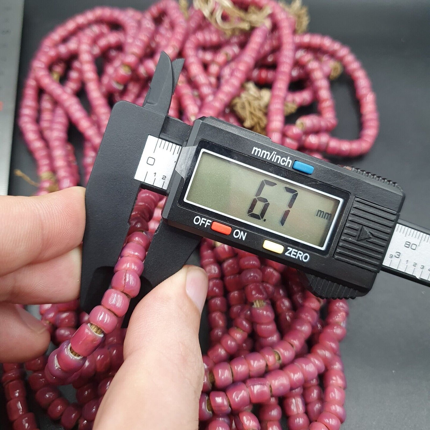 7.5-6.5 毫米古董威尼斯粉紅白心貿易珠 24 英寸長串