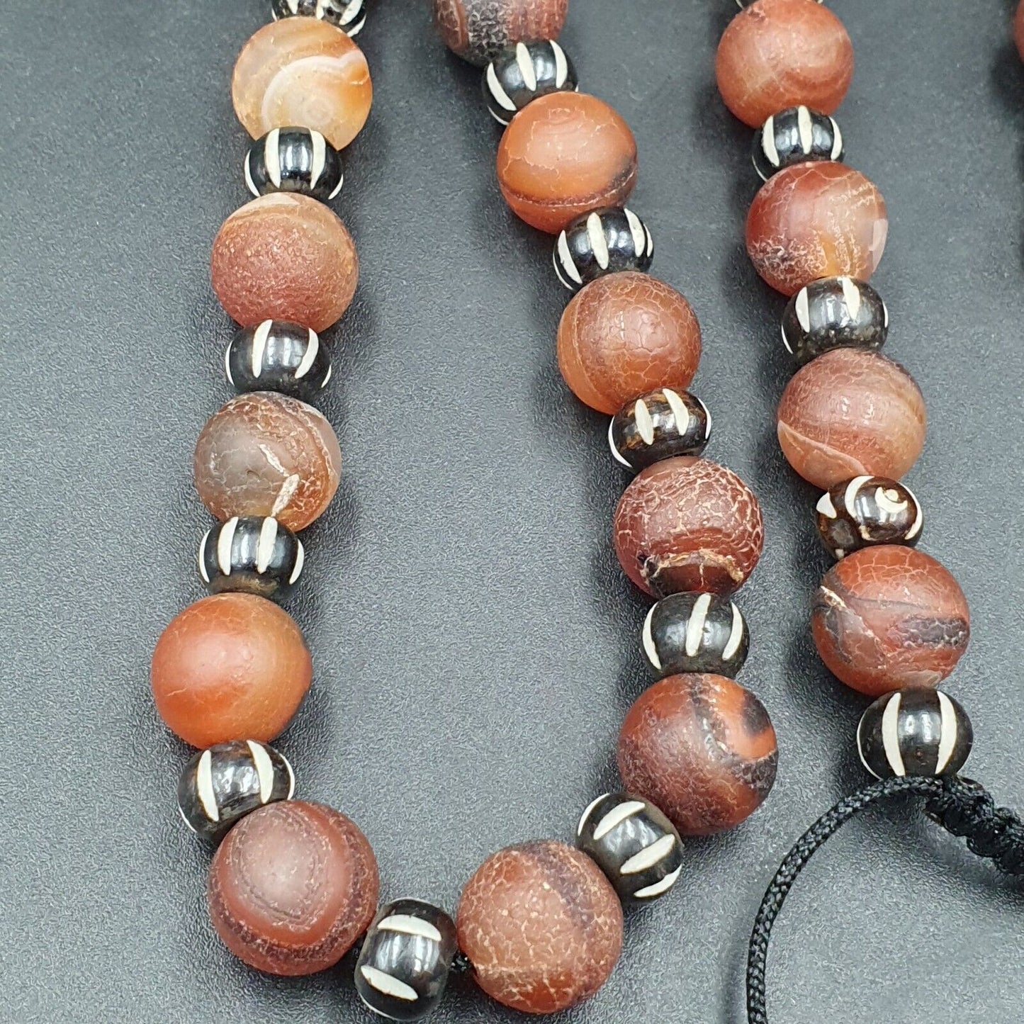 Seltene tibetische Achat-Karneol-Perlen-Halskette