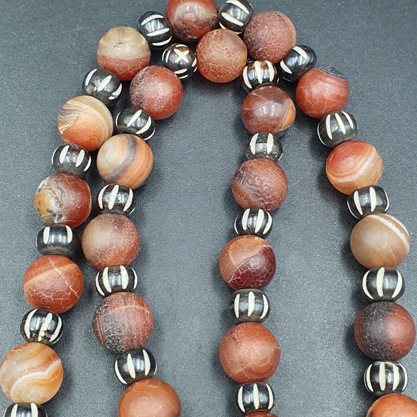 Seltene tibetische Achat-Karneol-Perlen-Halskette