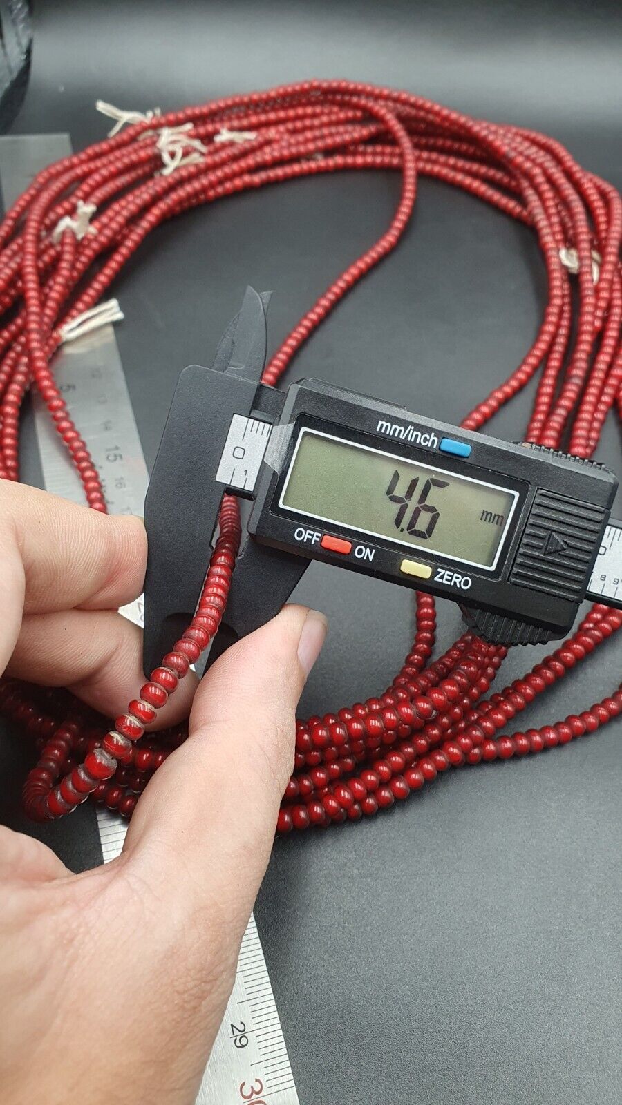 4,5 mm 5 Stränge Lot antike venezianische ROT-weiße Herz-Handelsperlen 24" langer Strang