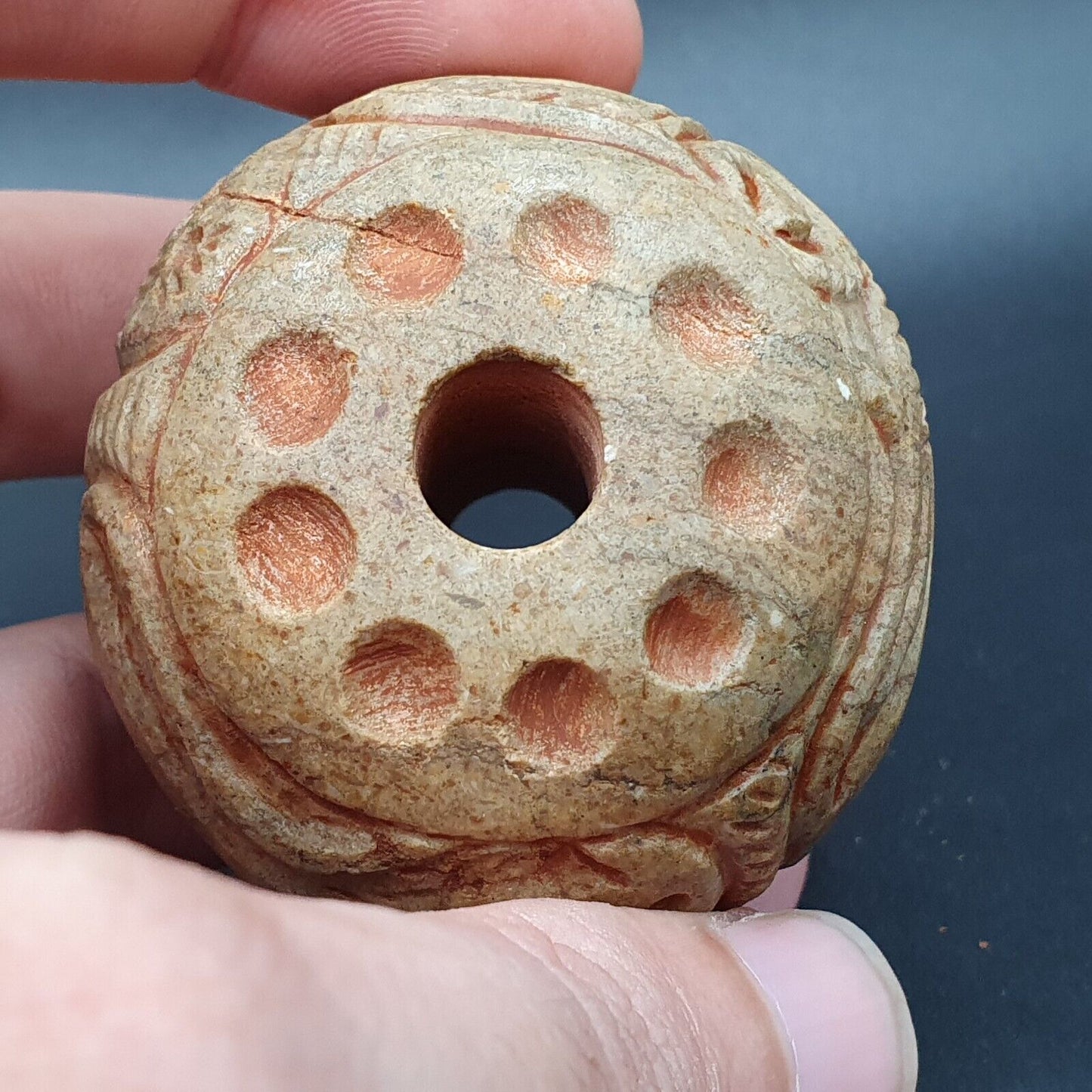 大型古代石像神秘動物雕刻凹版大珠護身符
