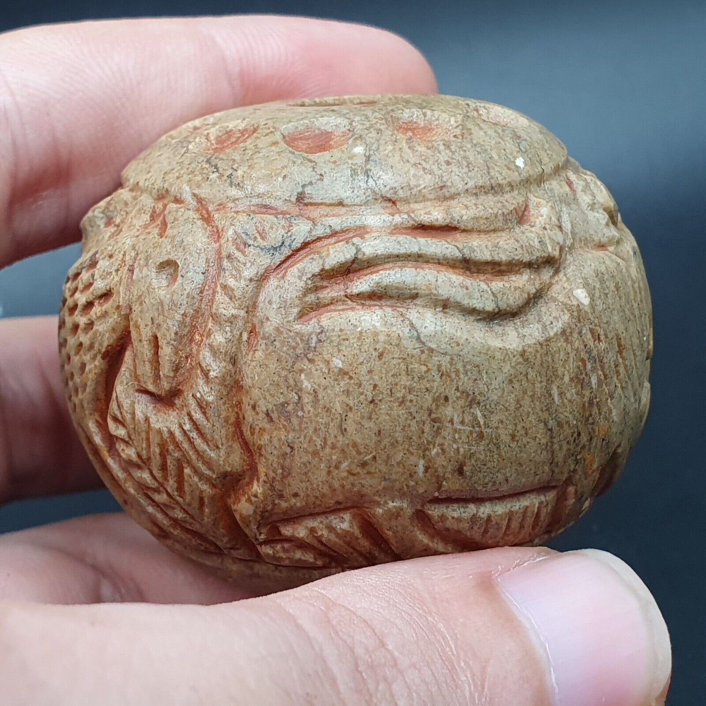 大型古代石像神秘動物雕刻凹版大珠護身符