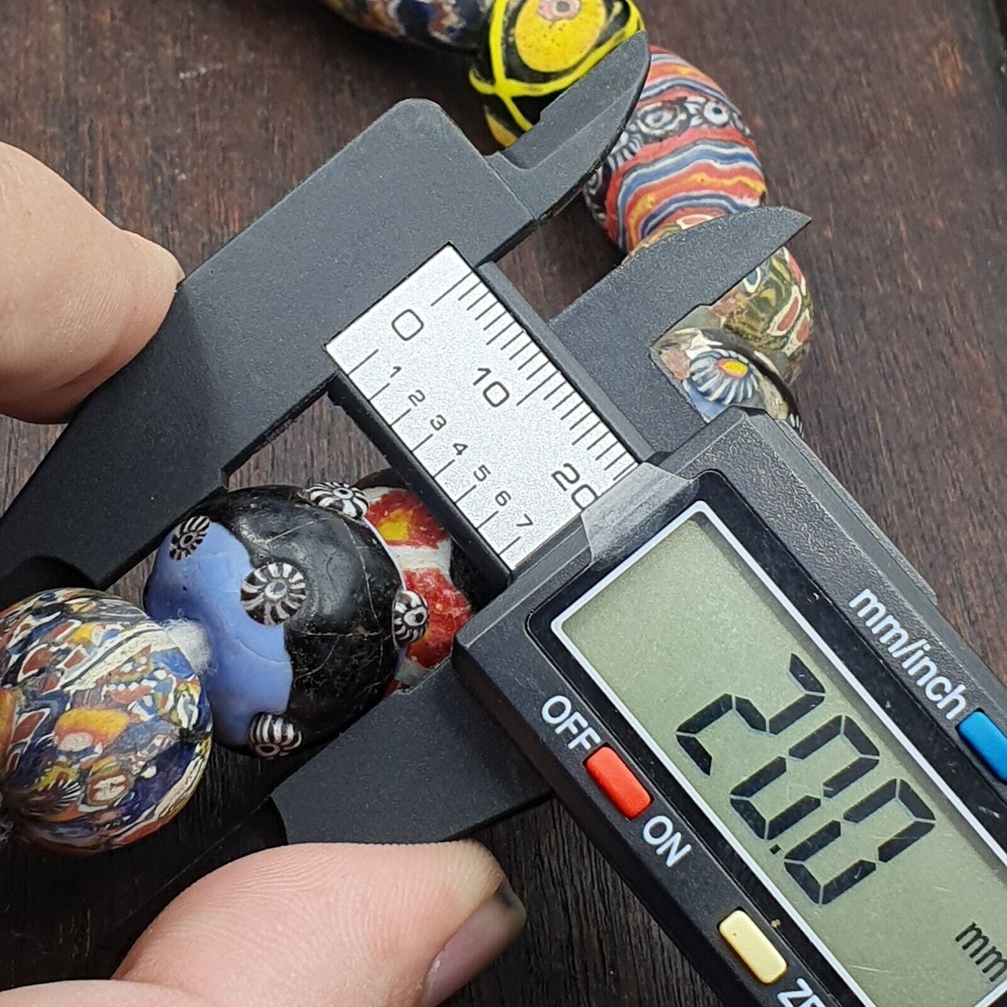 批量 13 顆珠子古董馬賽克玻璃加布里珠項鍊。 17-21毫米
