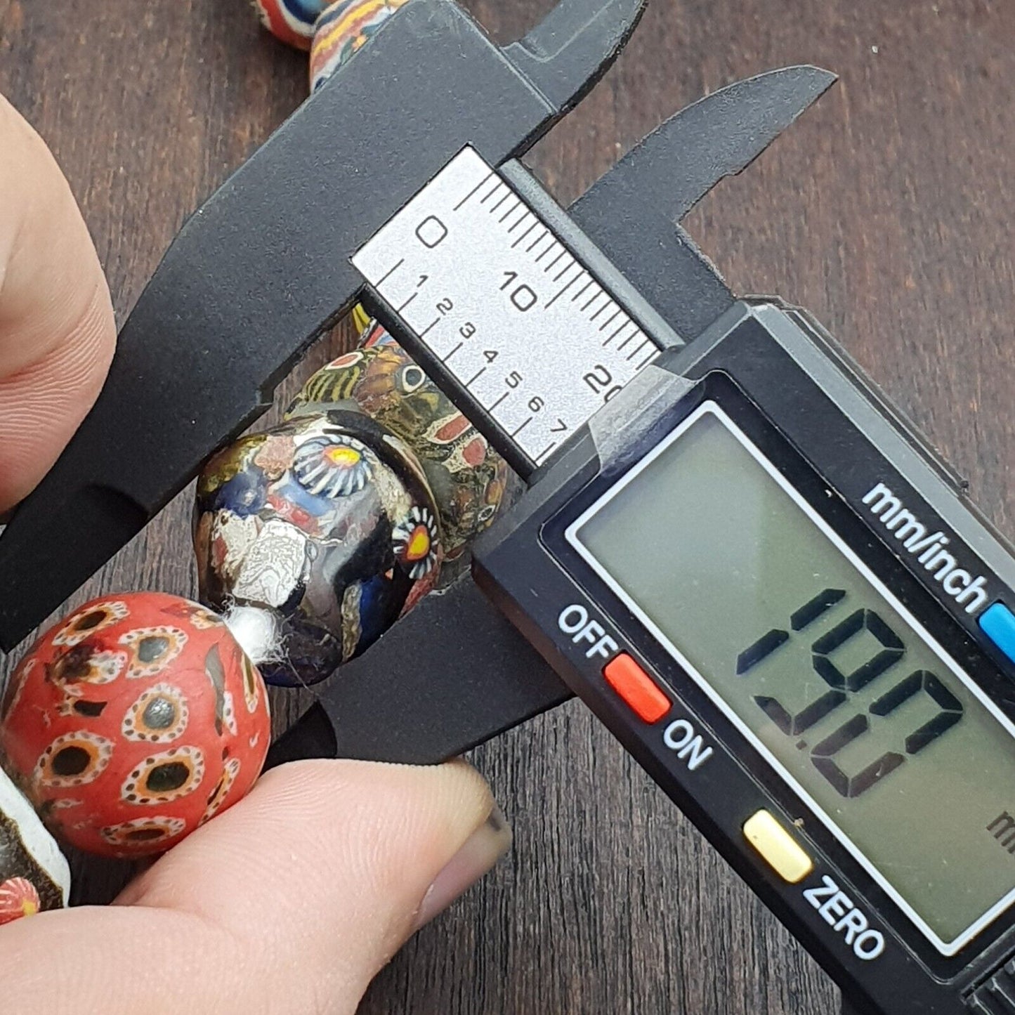 批量 13 顆珠子古董馬賽克玻璃加布里珠項鍊。 17-21毫米