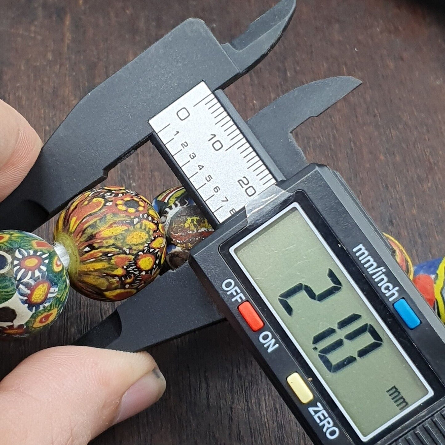 批量 13 顆珠子古董馬賽克玻璃加布里珠項鍊。 17-21毫米