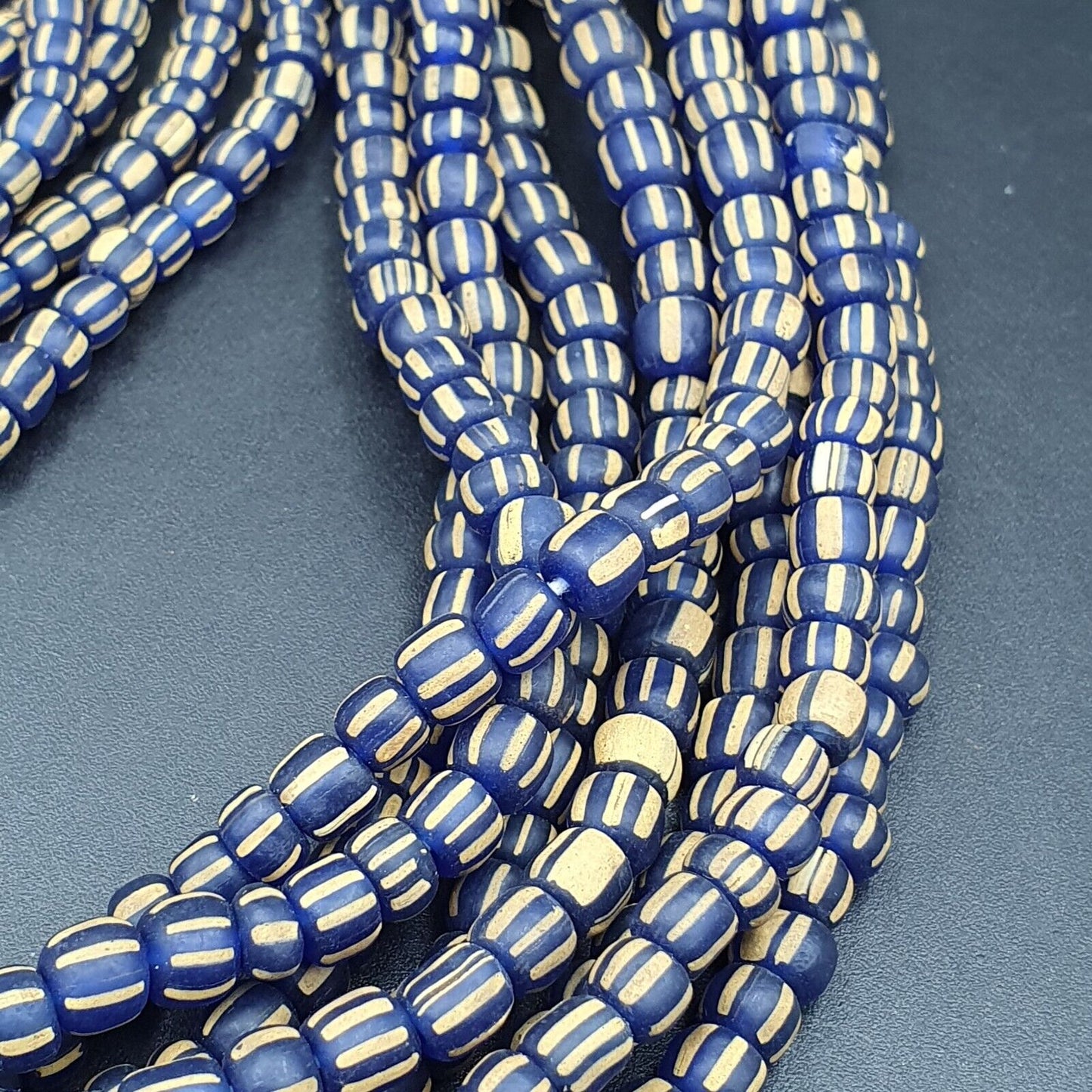 Lot 2 Stränge ALTE AFRIKANISCHE Blau-weiße Streifen GLASPERLEN Vintage Stränge