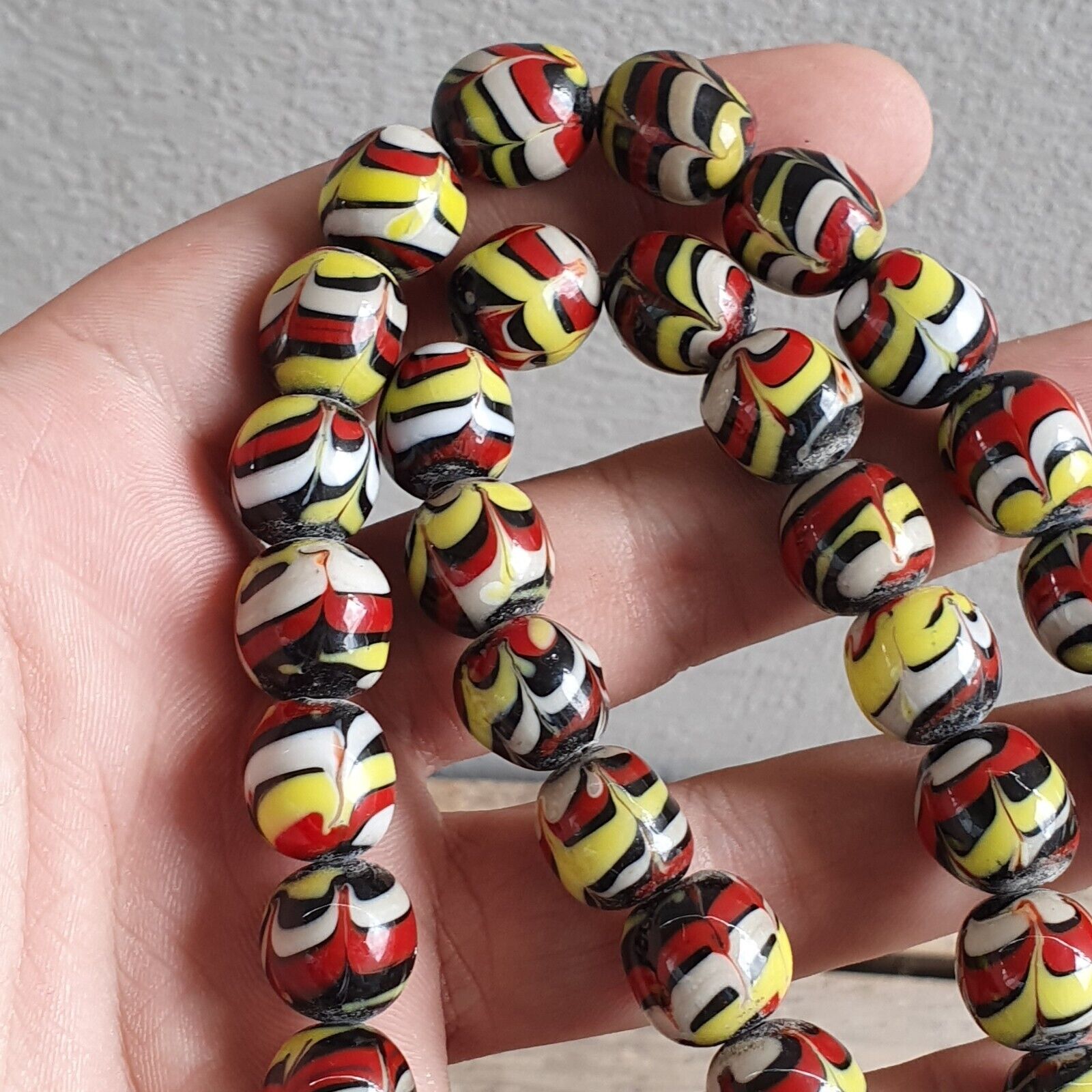 Stunning vintage Glass beads Veneraano Pattern glass beads Necklaces