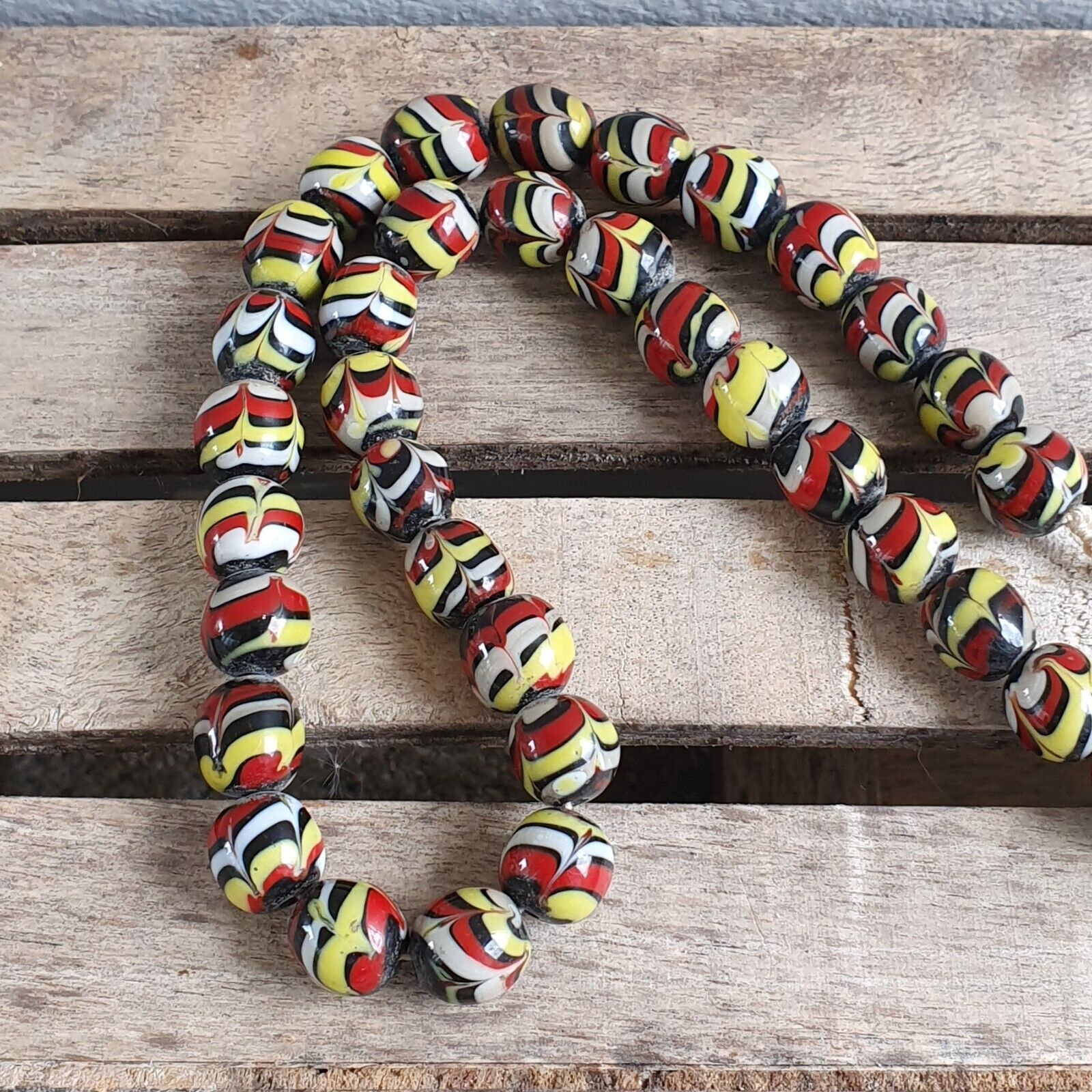 Stunning vintage Glass beads Veneraano Pattern glass beads Necklaces