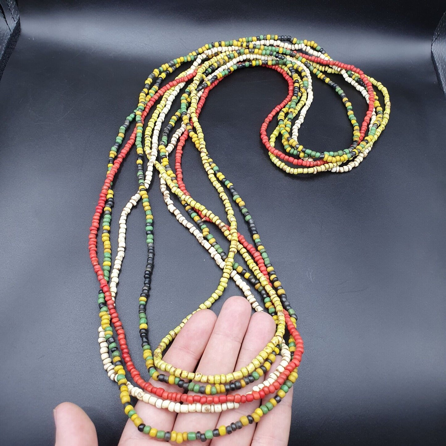 Lot 5 Stränge ALTE AFRIKANISCHE Schwarz Rot Weiß Grün GLASPERLEN Extra lange Stränge