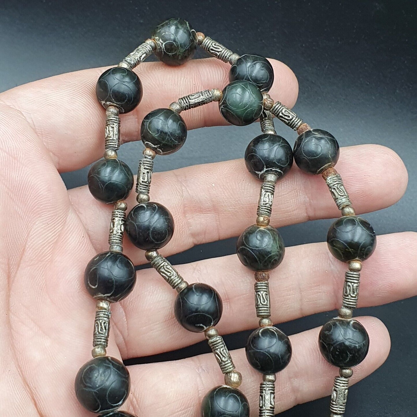 Antike chinesische Schnitzerei Jade tibetische Nephrit Jade Perlen Halskette