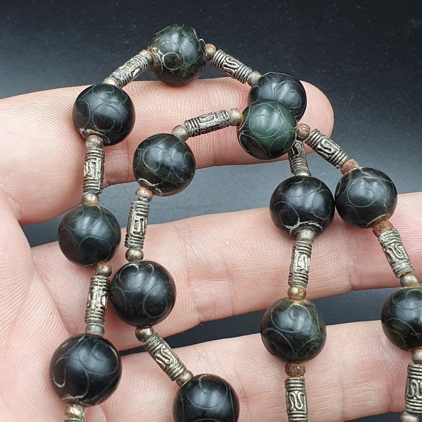 Antike chinesische Schnitzerei Jade tibetische Nephrit Jade Perlen Halskette