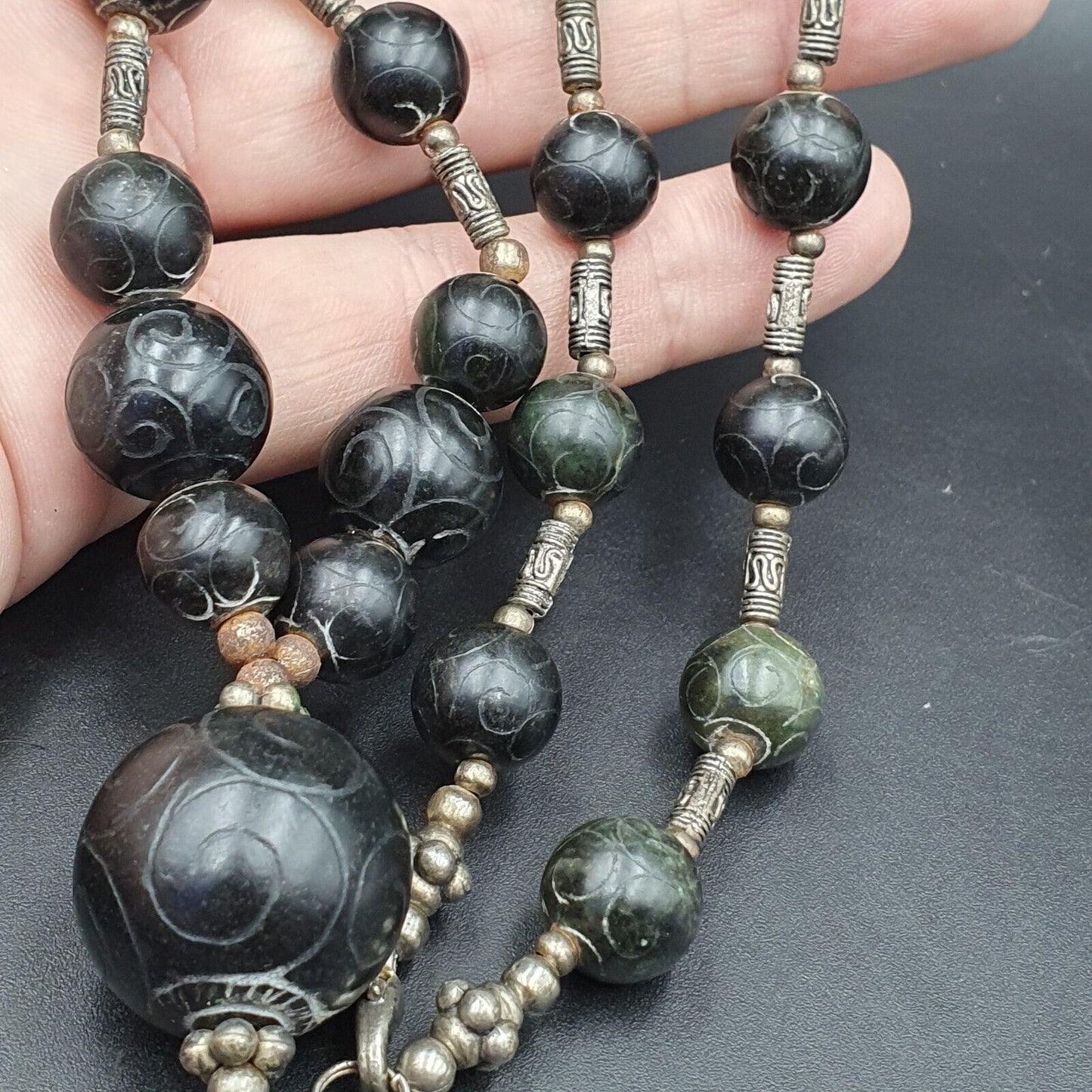 Antike chinesische Schnitzerei Jade tibetische Nephrit Jade Perlen Halskette