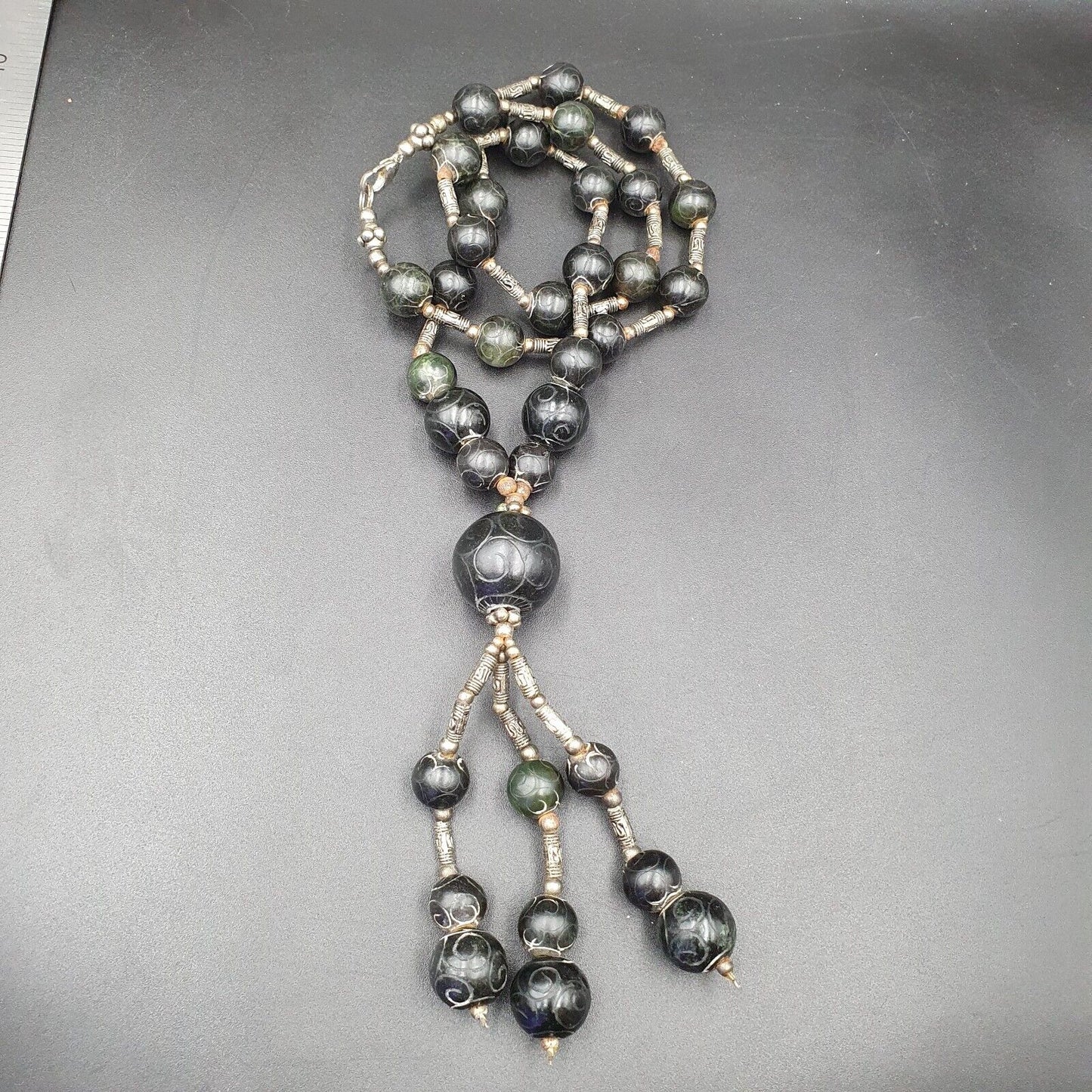 Antike chinesische Schnitzerei Jade tibetische Nephrit Jade Perlen Halskette