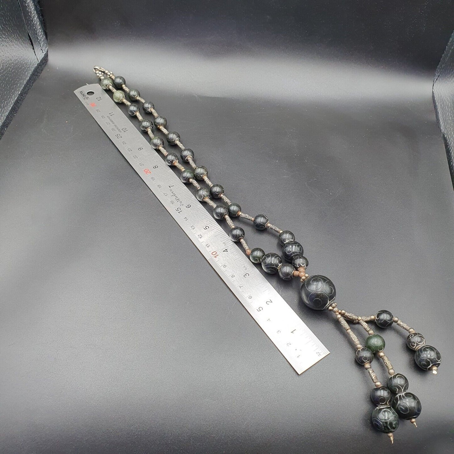 Antike chinesische Schnitzerei Jade tibetische Nephrit Jade Perlen Halskette