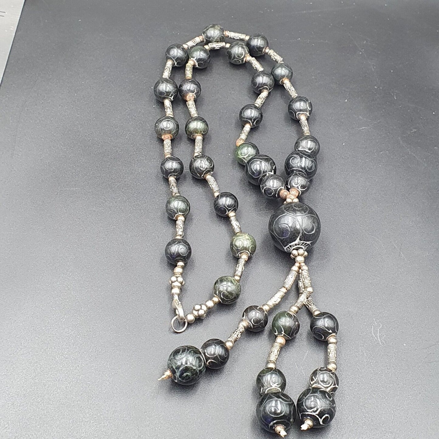 Antike chinesische Schnitzerei Jade tibetische Nephrit Jade Perlen Halskette