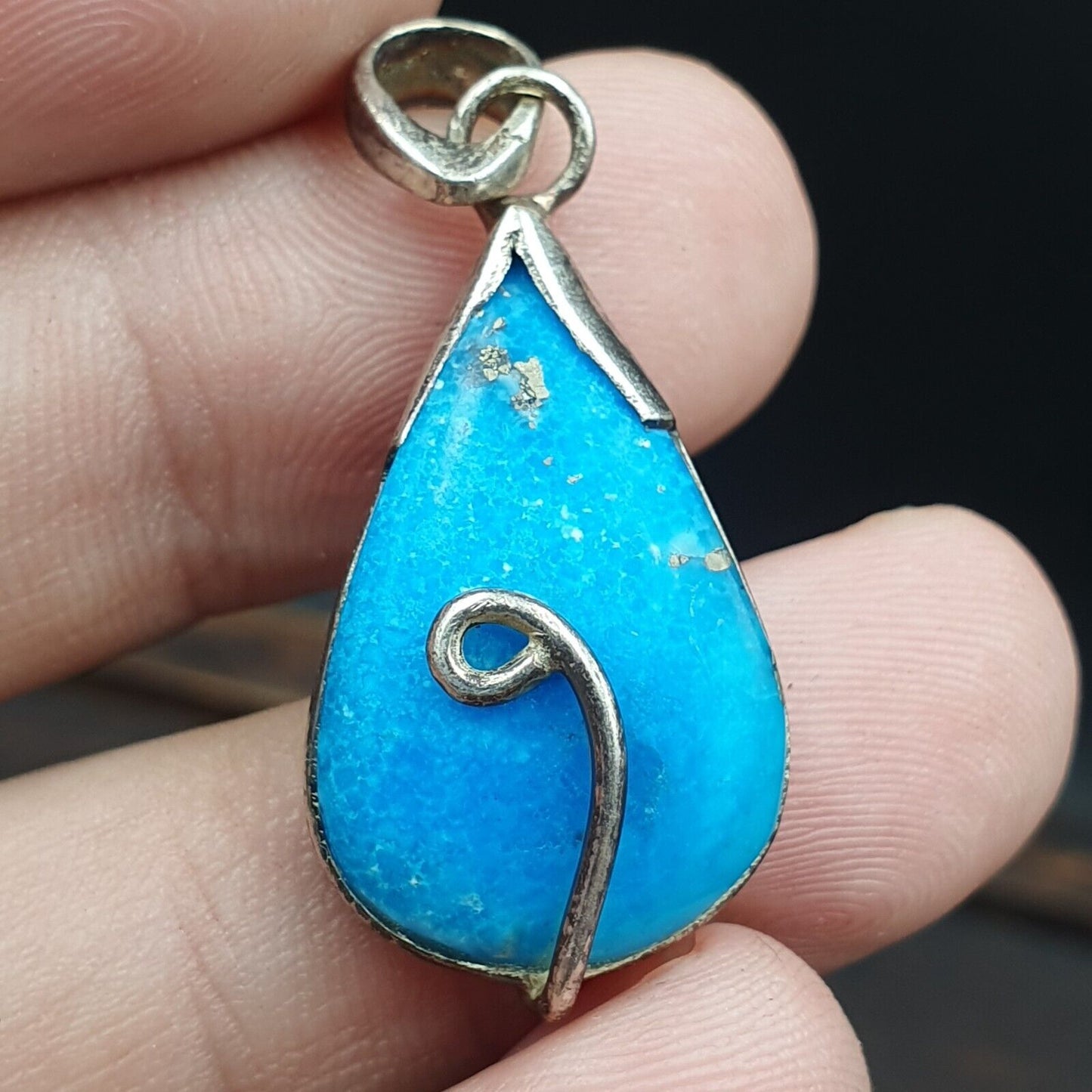 Wunderschöne Halskette mit Anhänger aus Sterlingsilber in natürlichem Blau-Türkis