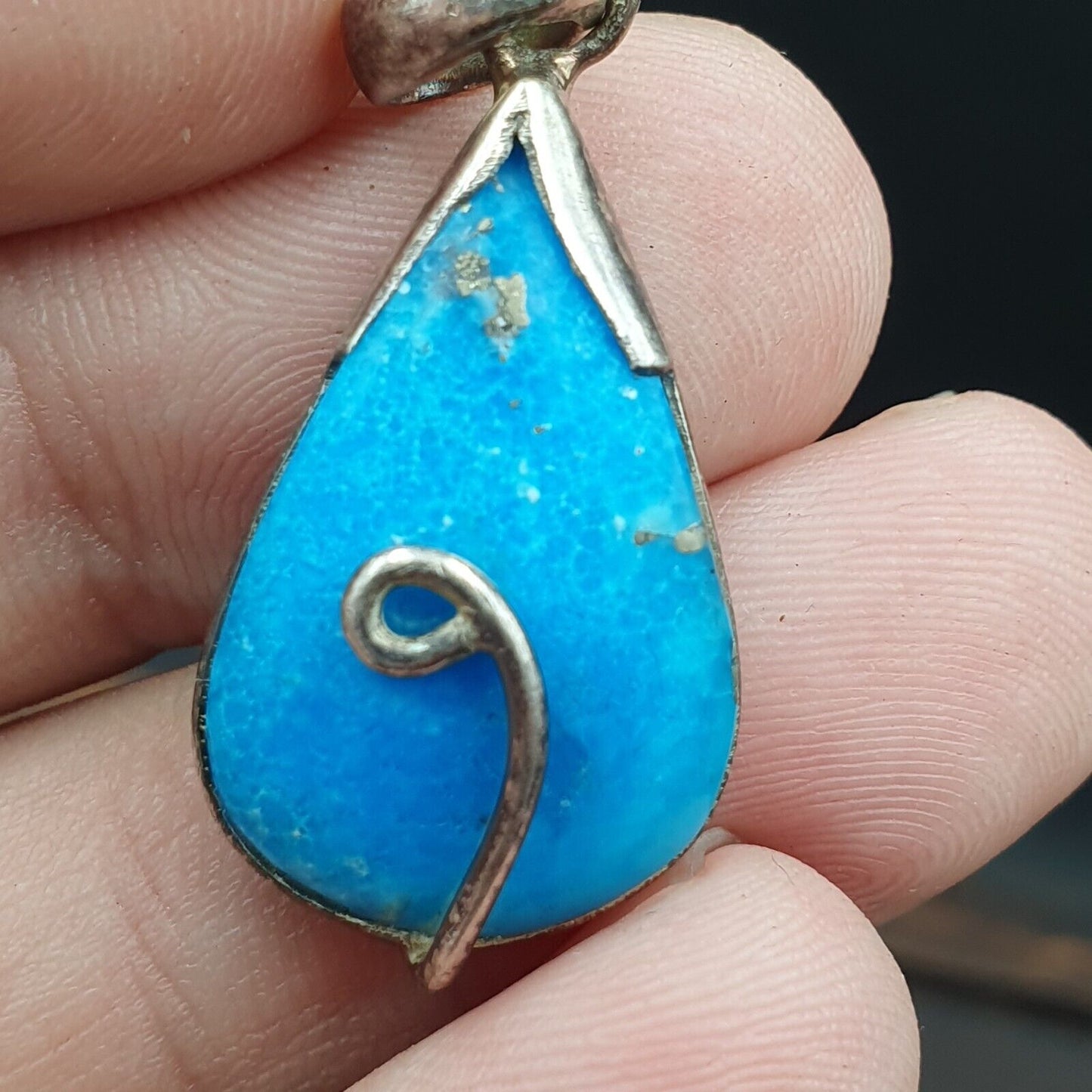 Wunderschöne Halskette mit Anhänger aus Sterlingsilber in natürlichem Blau-Türkis