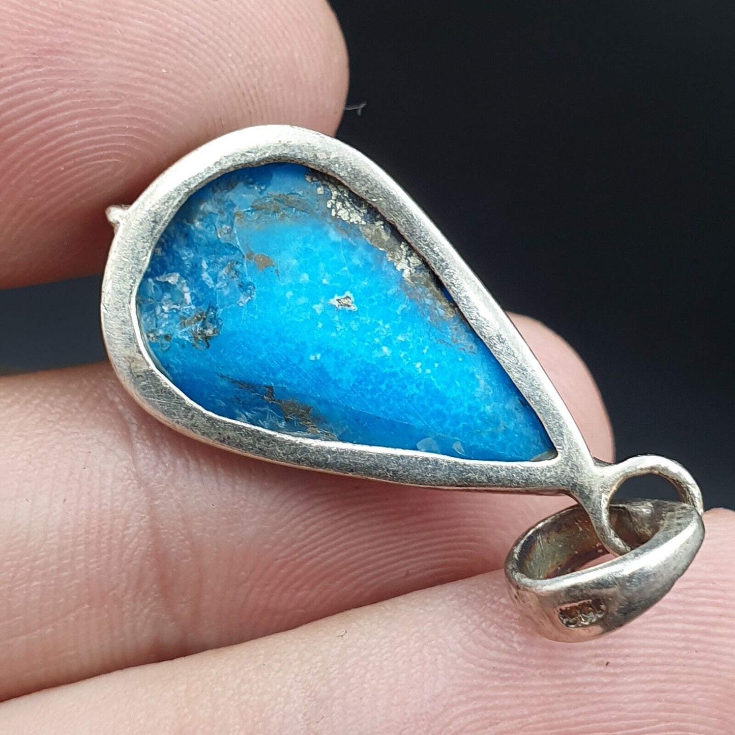 Wunderschöne Halskette mit Anhänger aus Sterlingsilber in natürlichem Blau-Türkis