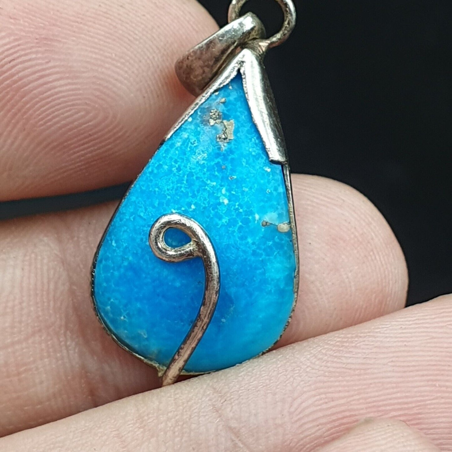 Wunderschöne Halskette mit Anhänger aus Sterlingsilber in natürlichem Blau-Türkis
