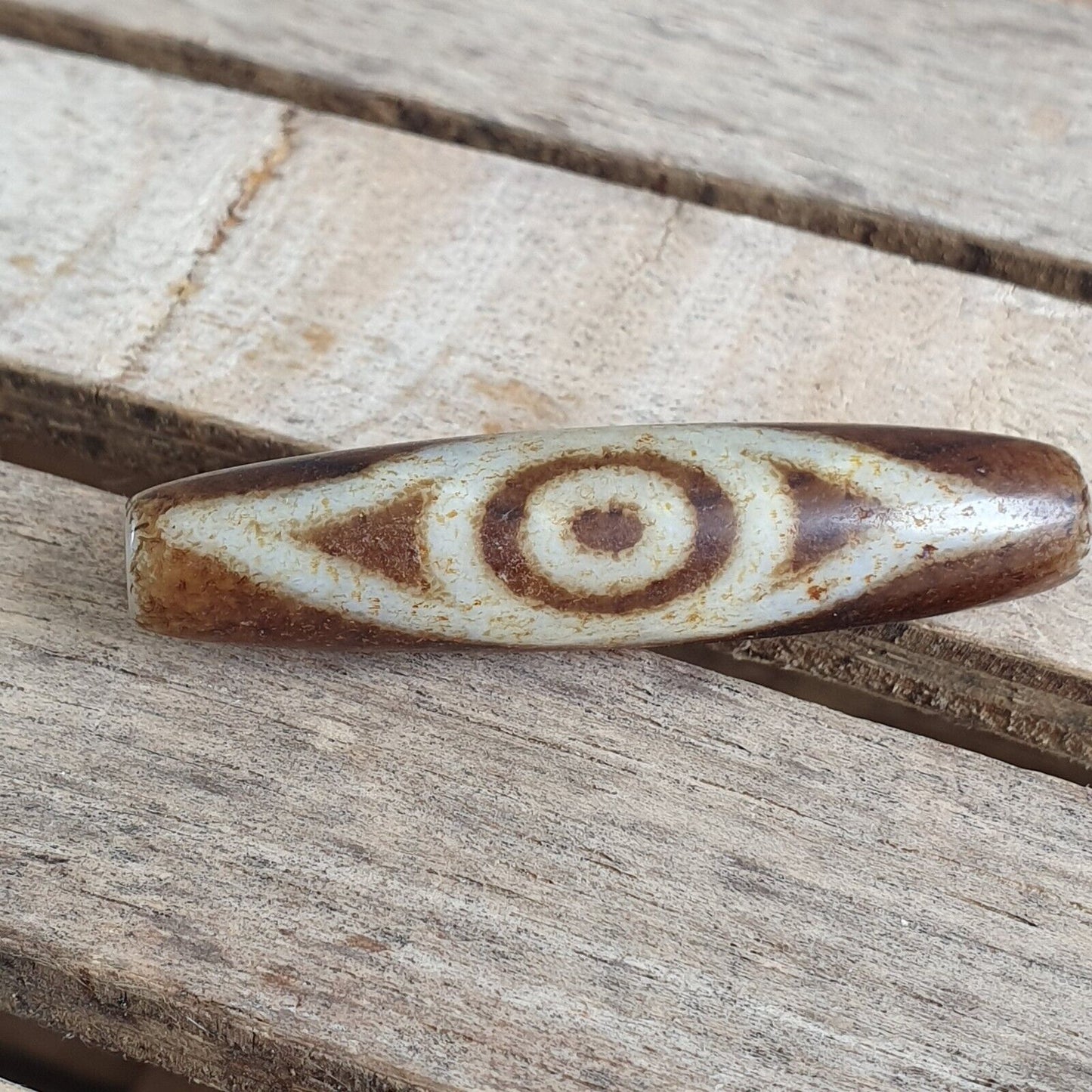Seltene Himalaya-tibetische Dzi-Mala-Perle mit doppelten einzigartigen Augen und spirituellem Amulett