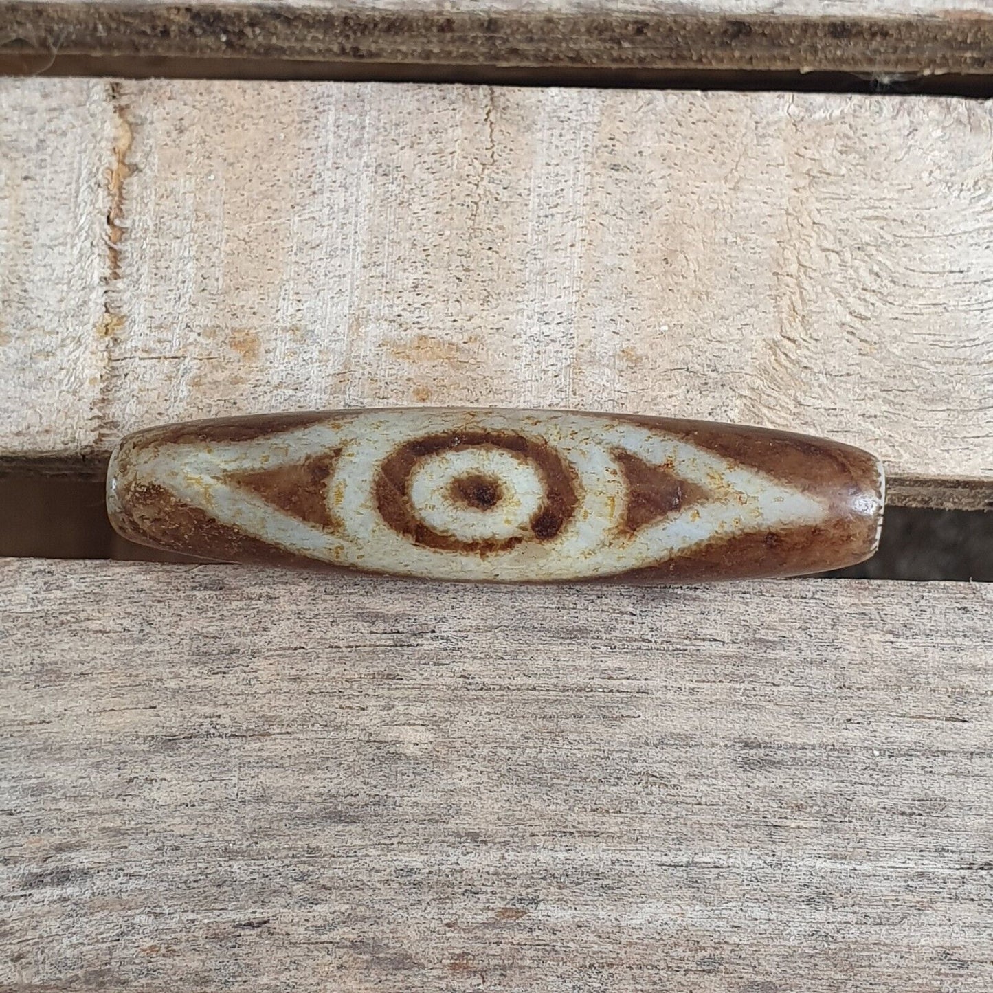 Seltene Himalaya-tibetische Dzi-Mala-Perle mit doppelten einzigartigen Augen und spirituellem Amulett