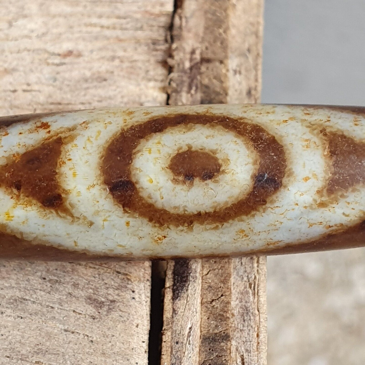 Seltene Himalaya-tibetische Dzi-Mala-Perle mit doppelten einzigartigen Augen und spirituellem Amulett