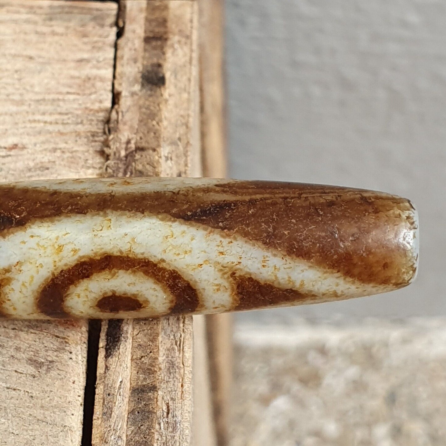 Seltene Himalaya-tibetische Dzi-Mala-Perle mit doppelten einzigartigen Augen und spirituellem Amulett