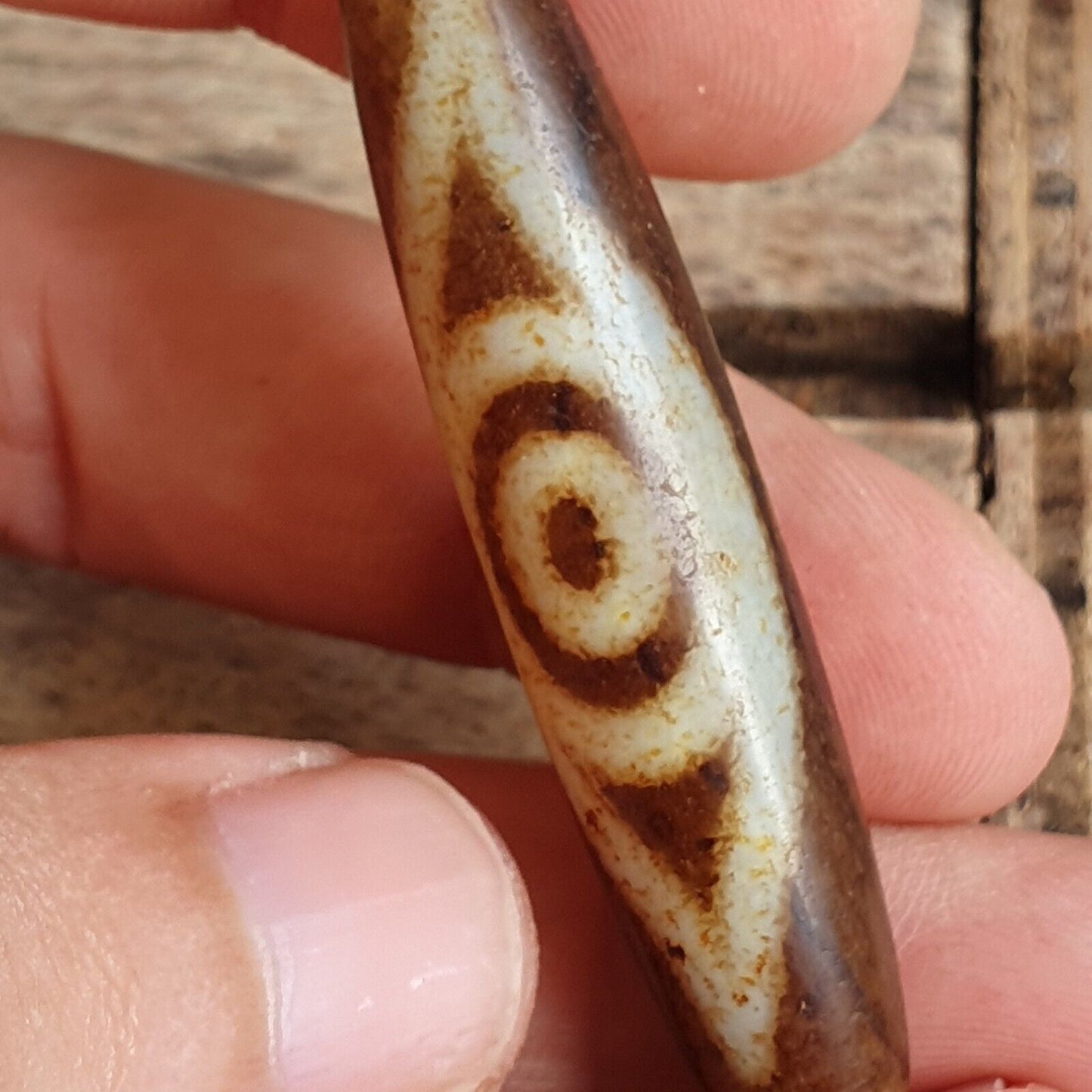 Seltene Himalaya-tibetische Dzi-Mala-Perle mit doppelten einzigartigen Augen und spirituellem Amulett