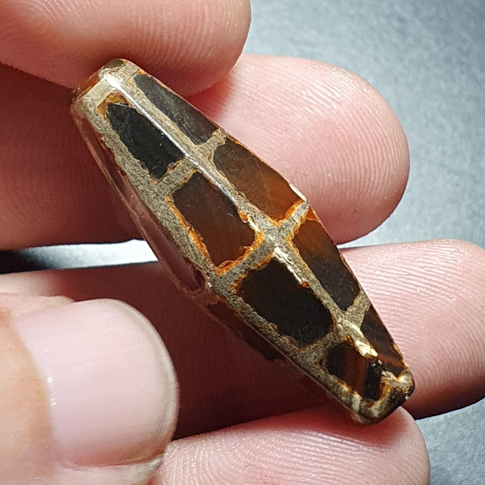 Beautiful HIMALAYAN Nepalese Tibetan South East Asian Etched Agate bead