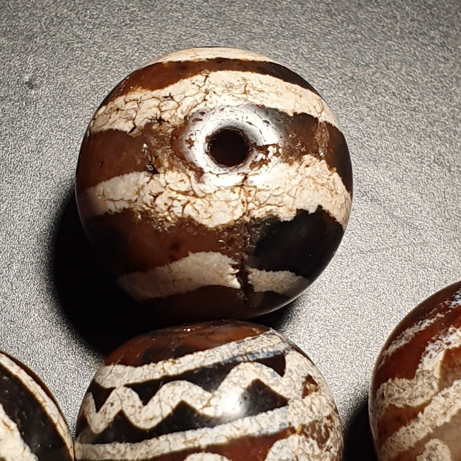 LOT 9 Rare Pattern HIMALAYAN SouthEast Asian Etched Agate beads