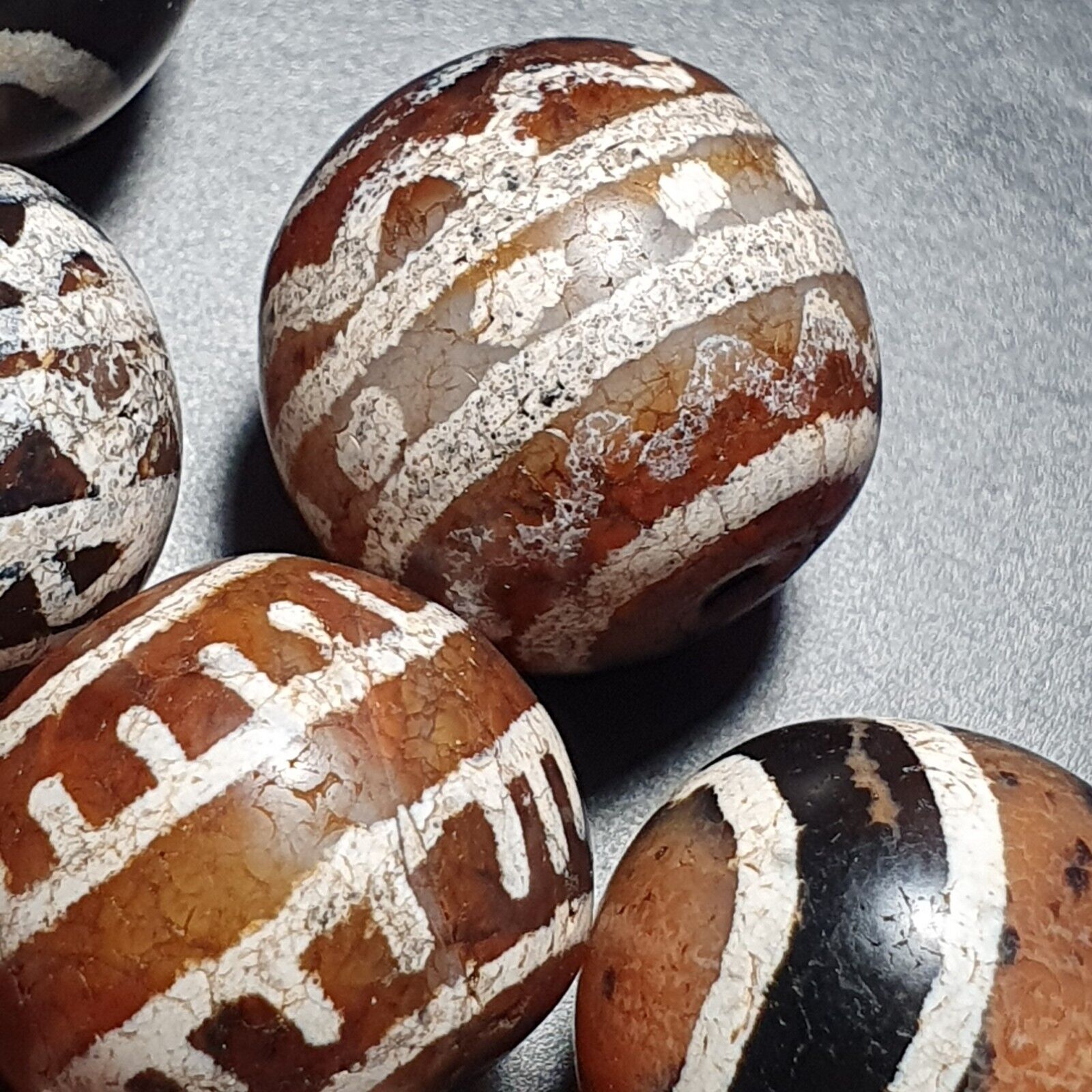 LOT 9 Rare Pattern HIMALAYAN SouthEast Asian Etched Agate beads