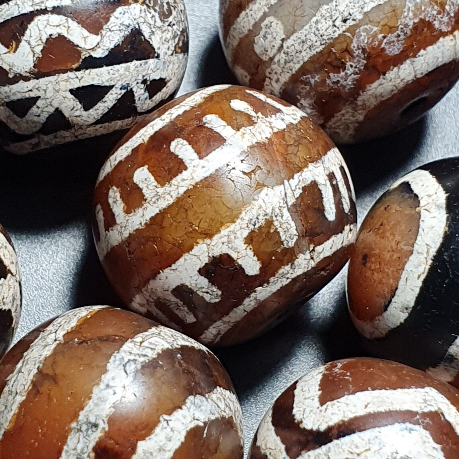 LOT 9 Rare Pattern HIMALAYAN SouthEast Asian Etched Agate beads