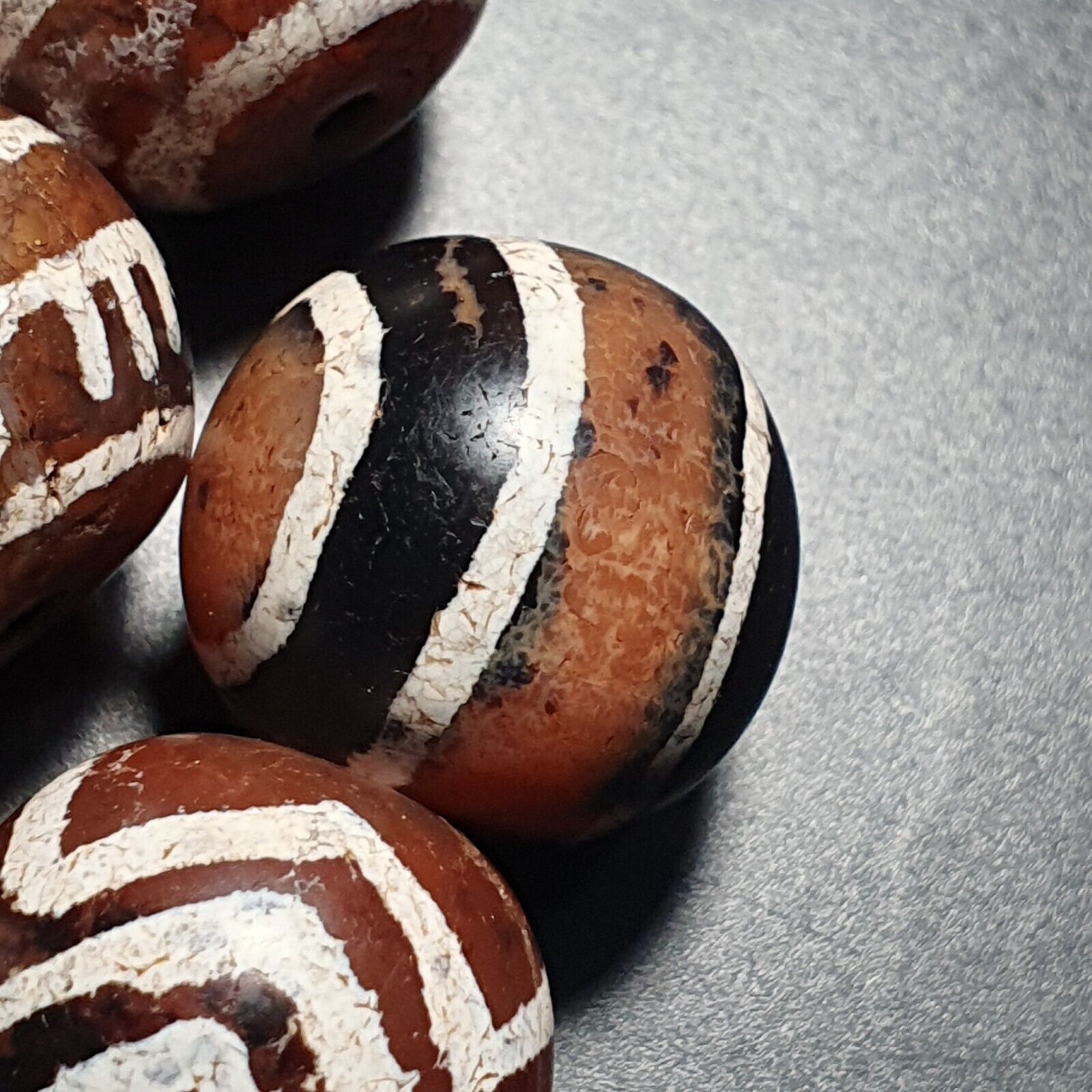 LOT 9 Rare Pattern HIMALAYAN SouthEast Asian Etched Agate beads