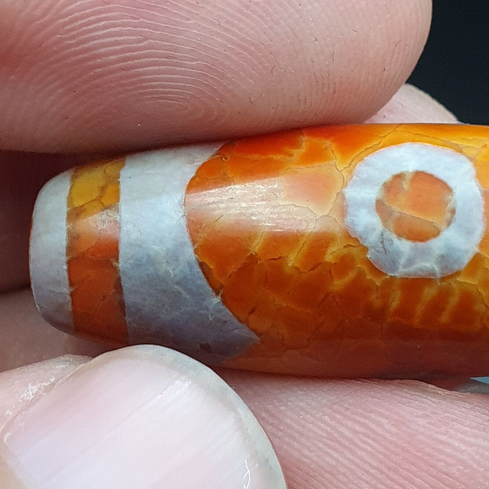 Beautiful INDO TIBETAN ETCHED LINE DECORATED TAPERED TUBE 2 EYE DZI Beads